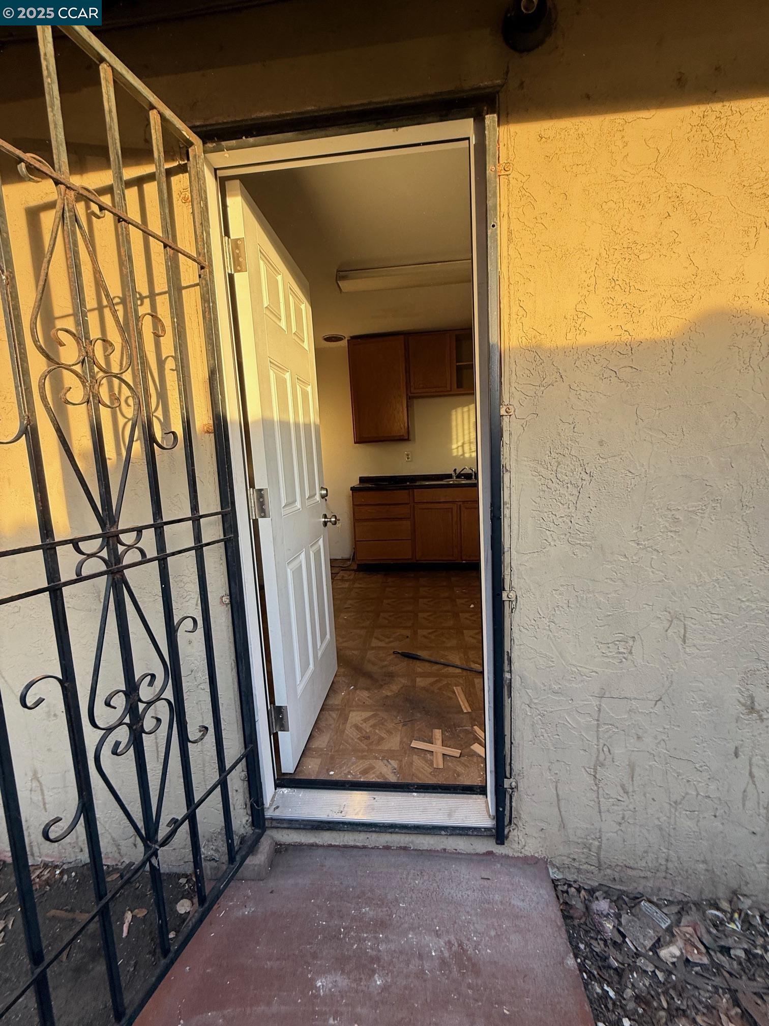 Detail Gallery Image 3 of 11 For 435-437 Duboce Ave, Richmond,  CA 94801 - – Beds | – Baths