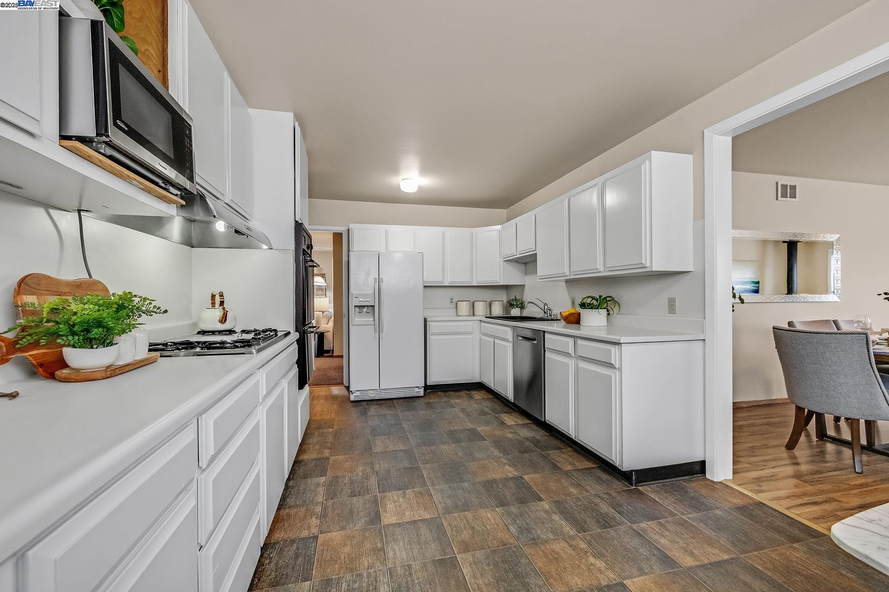 Detail Gallery Image 7 of 27 For 276 Sequoia Ave, South San Francisco,  CA 94080 - 3 Beds | 2 Baths