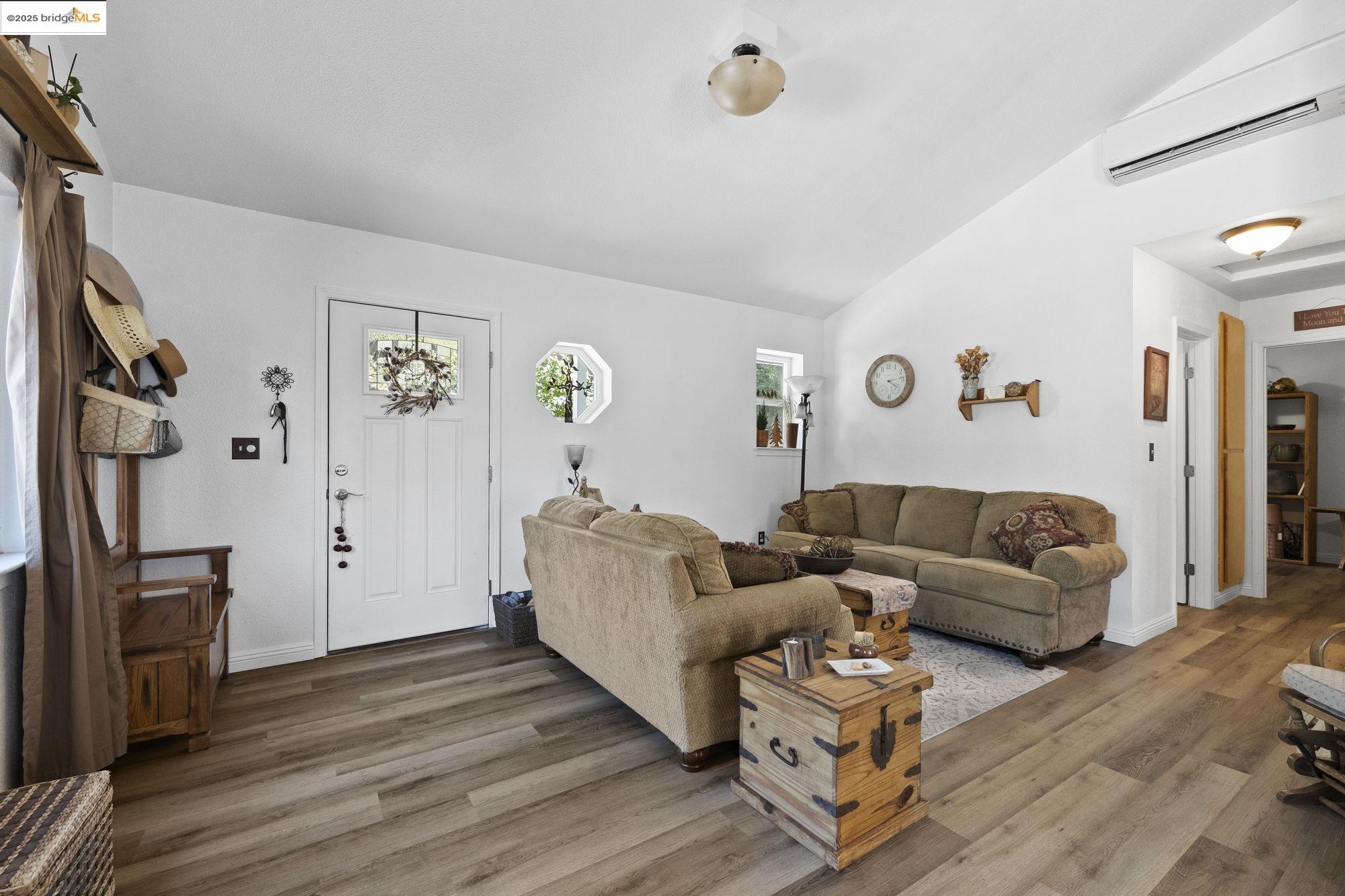 Detail Gallery Image 3 of 27 For 18520 Main Street, Tuolumne,  CA 95379 - 2 Beds | 1 Baths