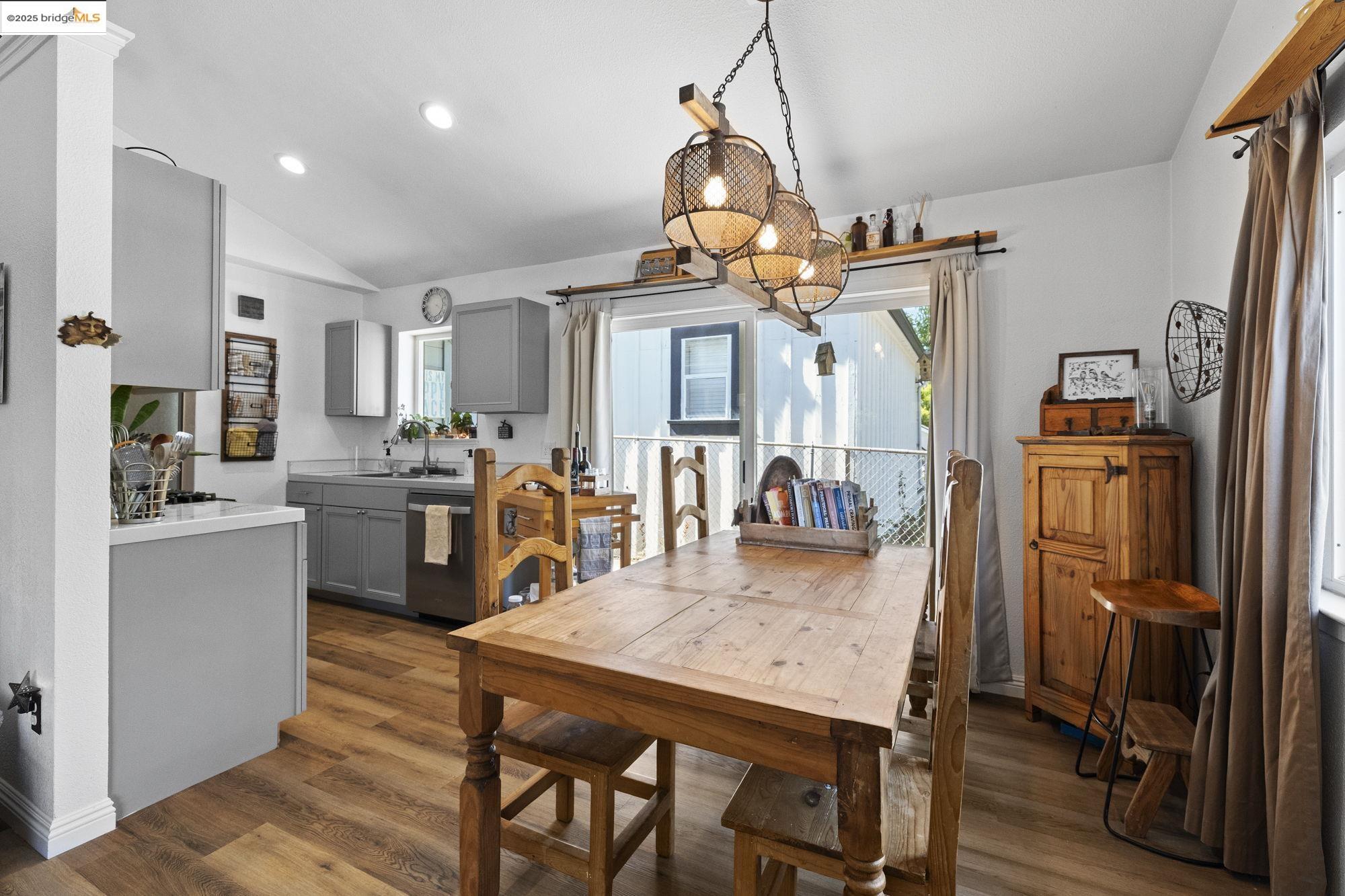 Detail Gallery Image 5 of 27 For 18520 Main Street, Tuolumne,  CA 95379 - 2 Beds | 1 Baths