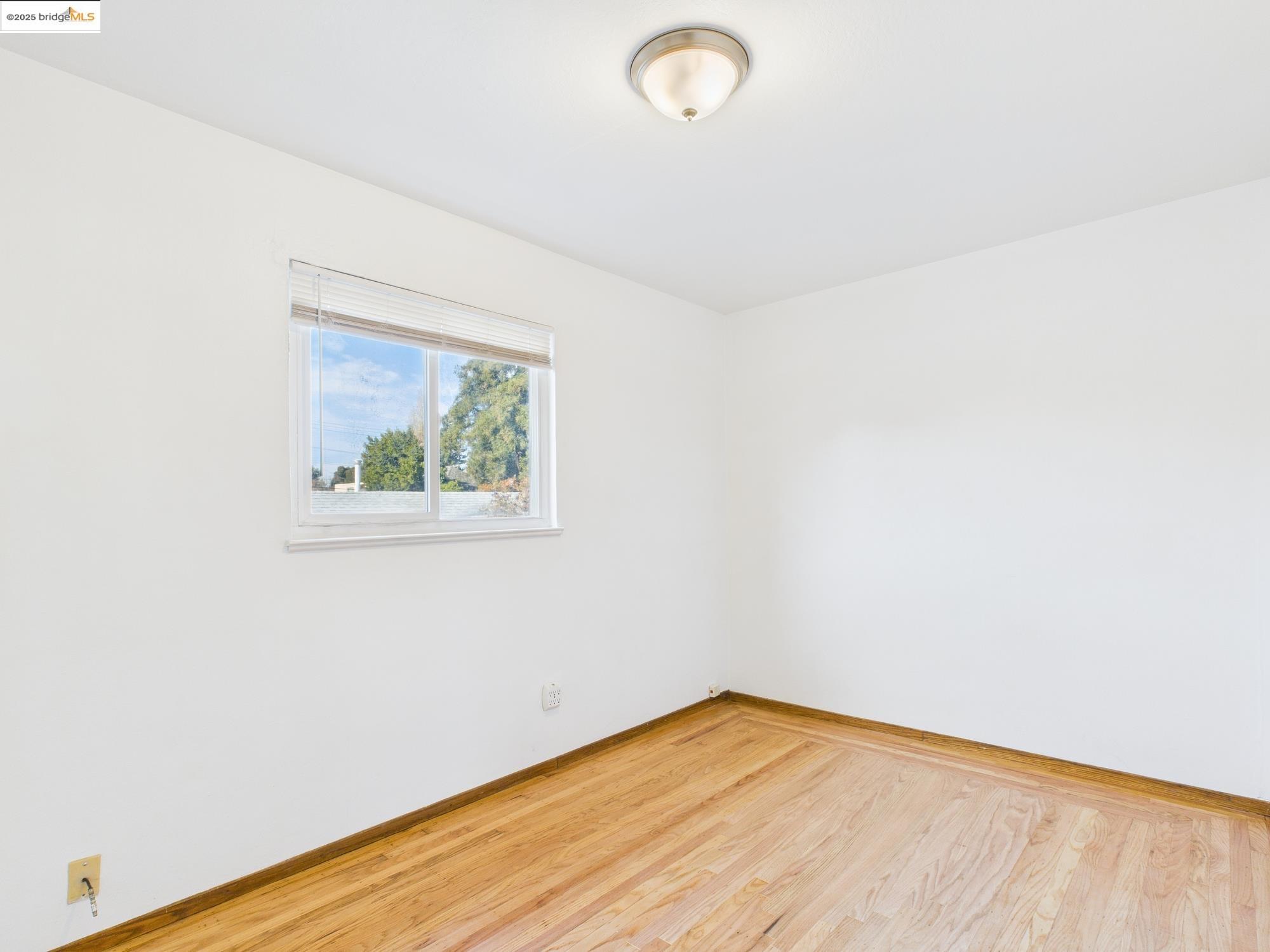 Detail Gallery Image 13 of 17 For 3811 Opal St, Oakland,  CA 94609 - 1 Beds | 1 Baths