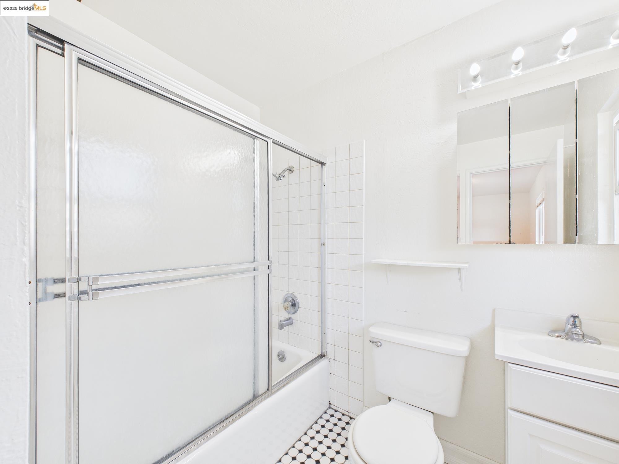 Detail Gallery Image 15 of 17 For 3811 Opal St, Oakland,  CA 94609 - 1 Beds | 1 Baths