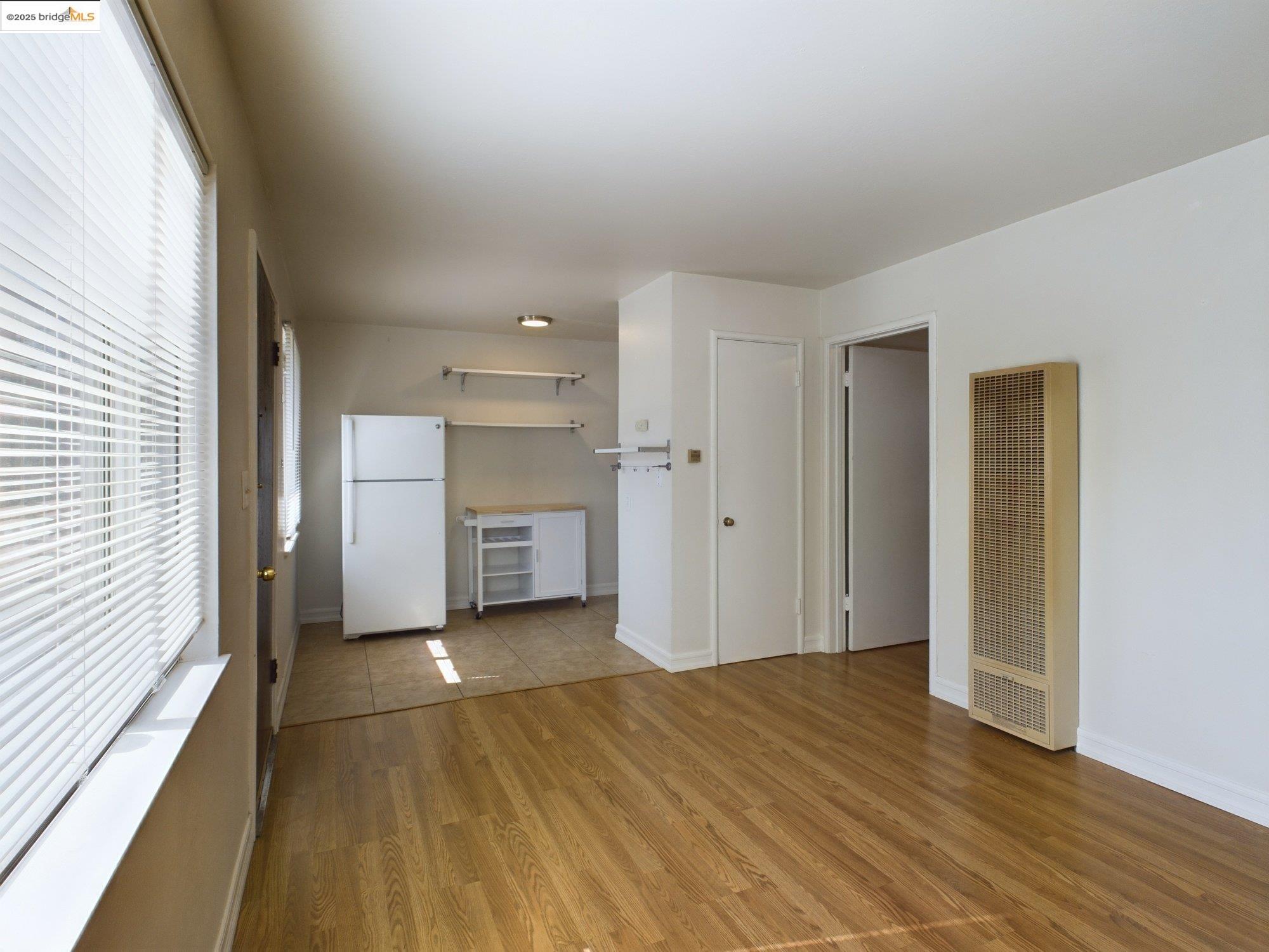 Detail Gallery Image 3 of 12 For 3811 Opal St, Oakland,  CA 94609 - 1 Beds | 1 Baths