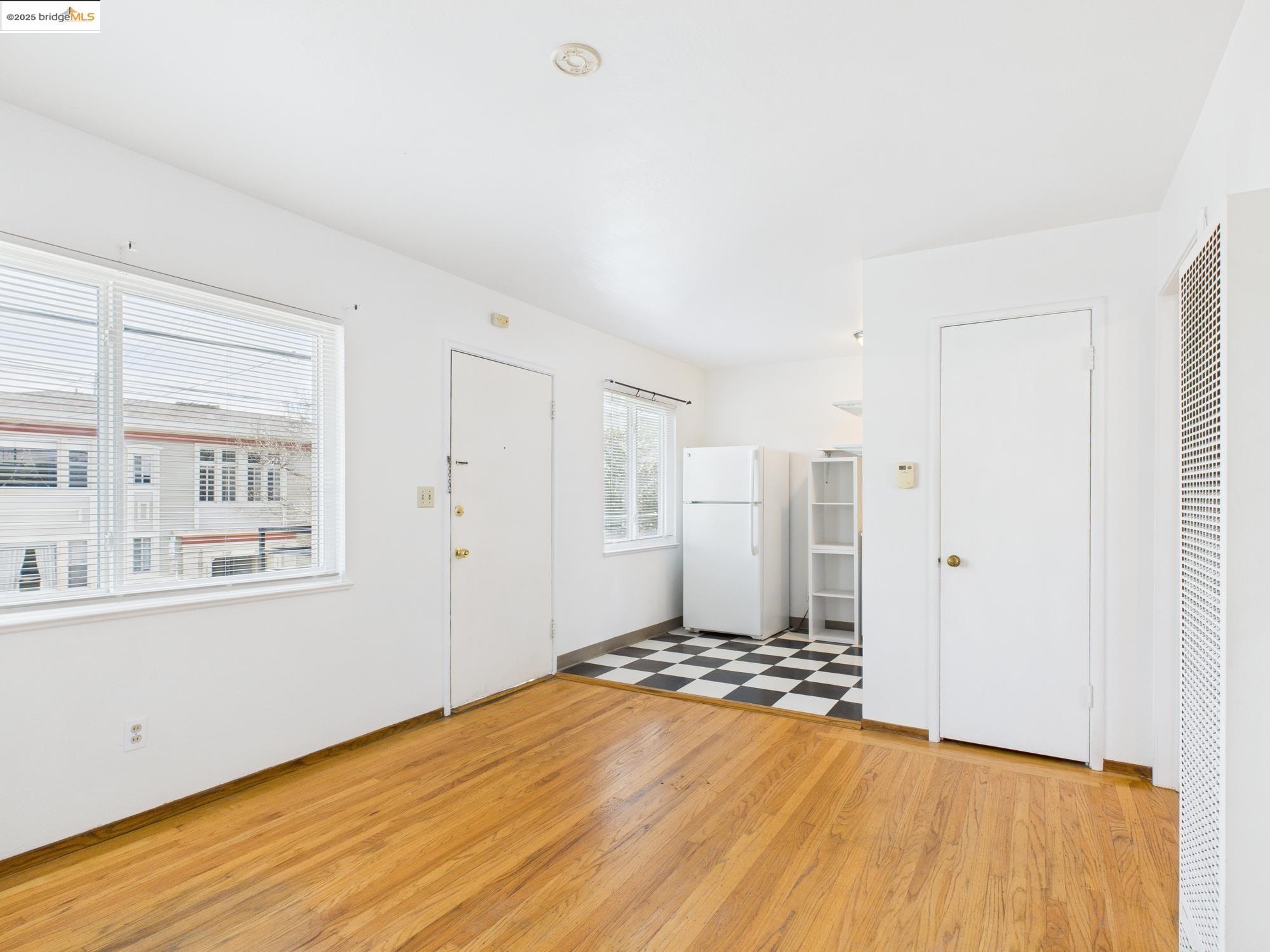 Detail Gallery Image 4 of 17 For 3811 Opal St, Oakland,  CA 94609 - 1 Beds | 1 Baths