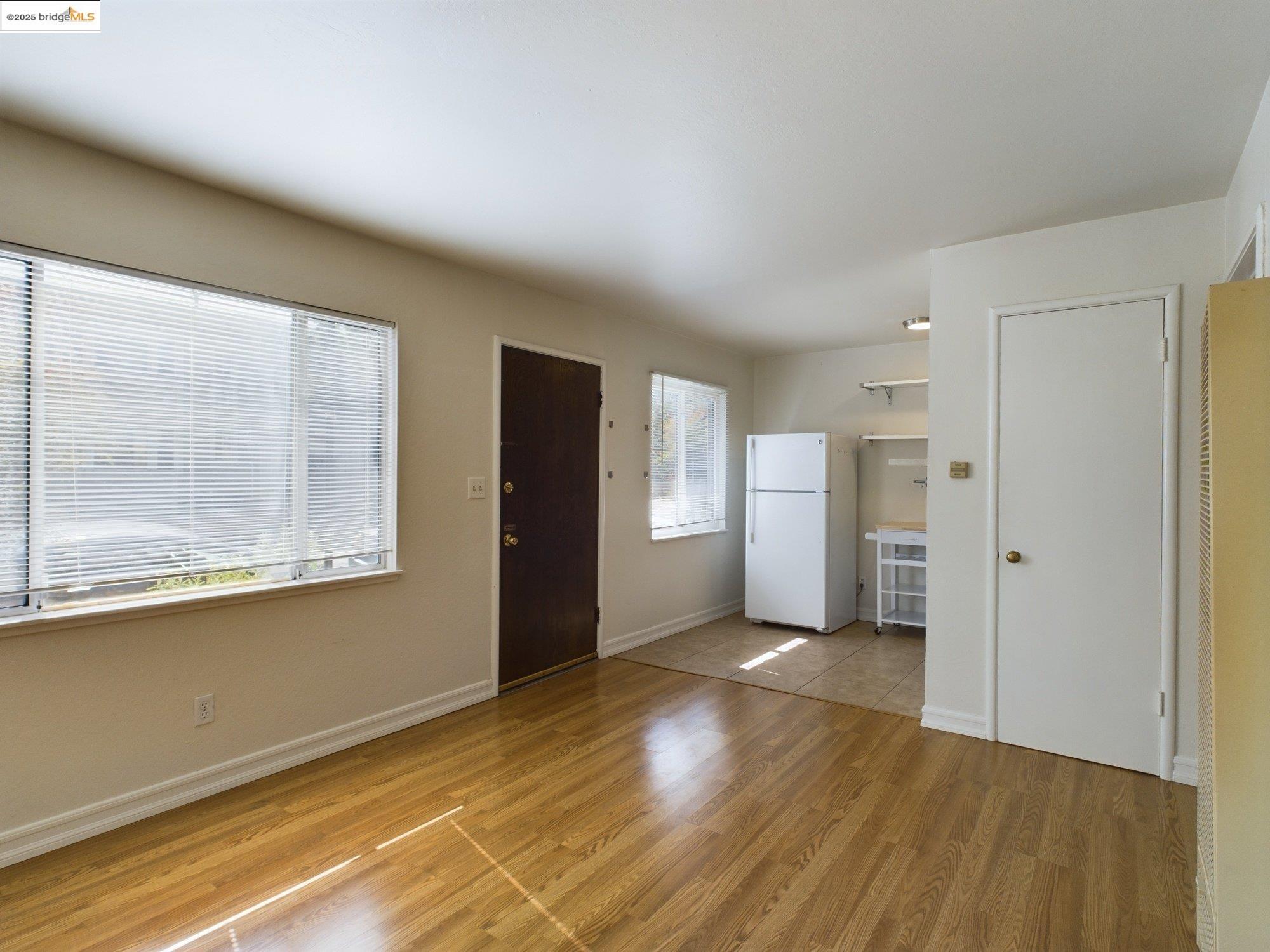 Detail Gallery Image 4 of 12 For 3811 Opal St, Oakland,  CA 94609 - 1 Beds | 1 Baths