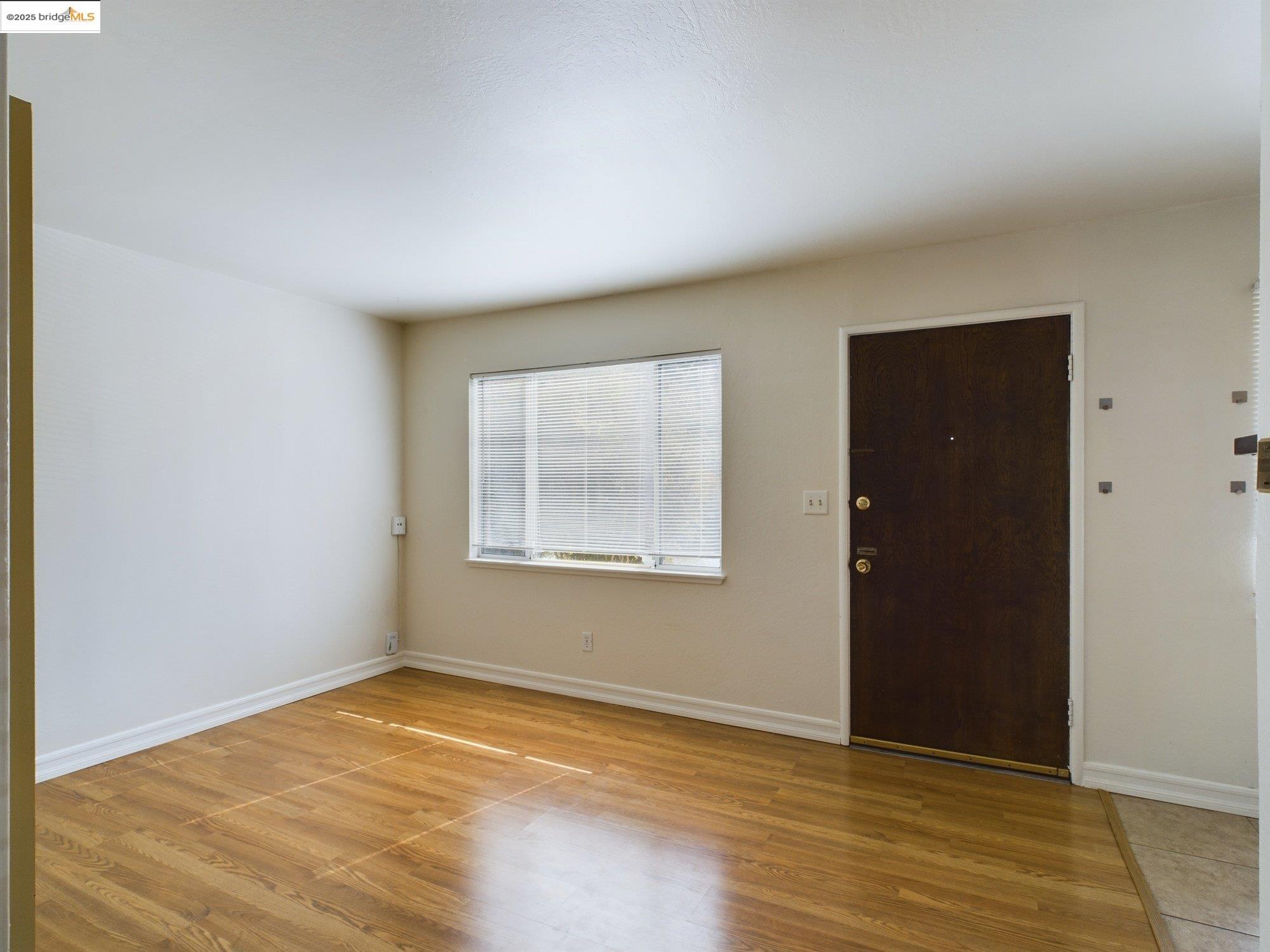 Detail Gallery Image 5 of 12 For 3811 Opal St, Oakland,  CA 94609 - 1 Beds | 1 Baths