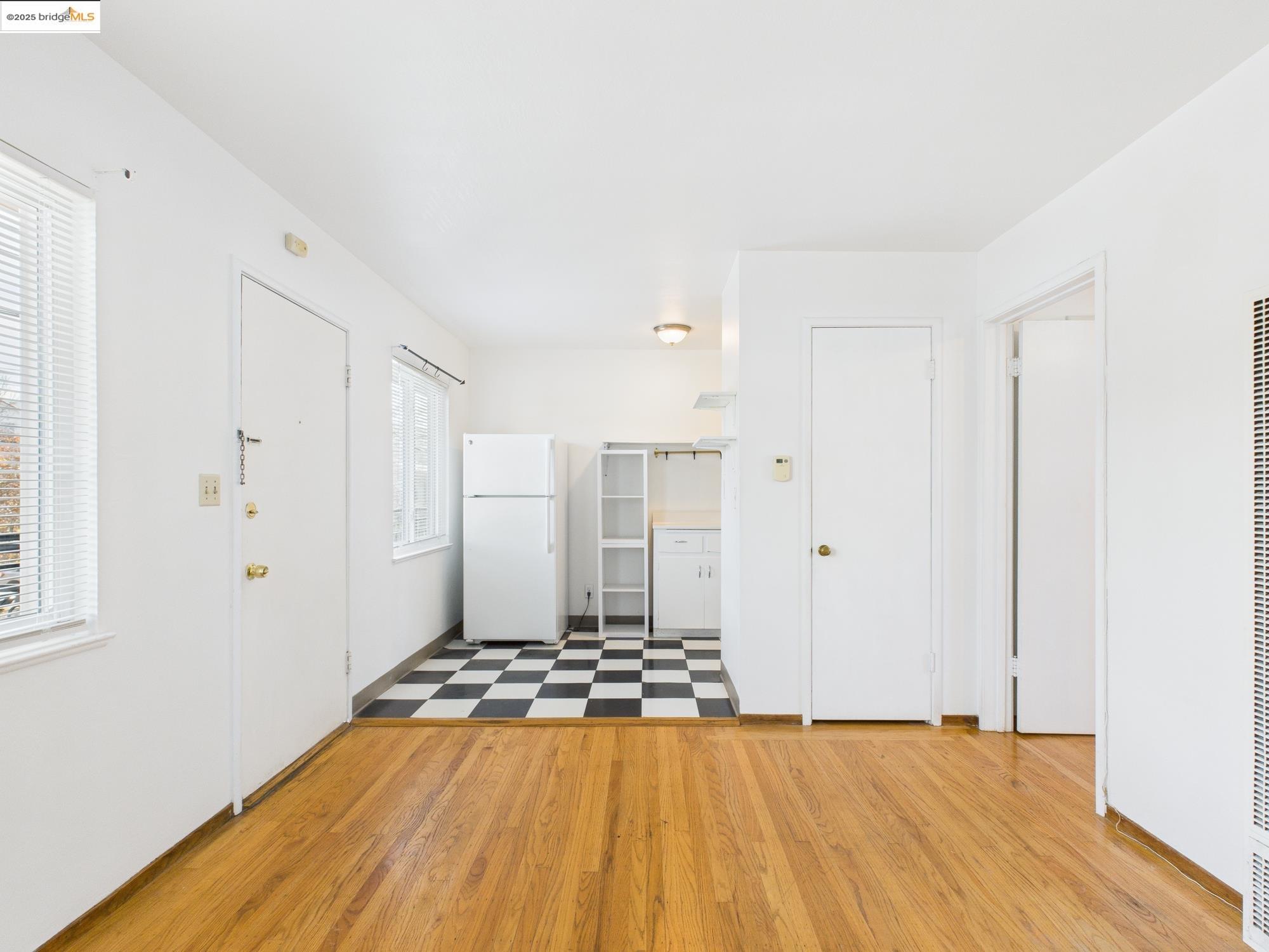 Detail Gallery Image 8 of 17 For 3811 Opal St, Oakland,  CA 94609 - 1 Beds | 1 Baths