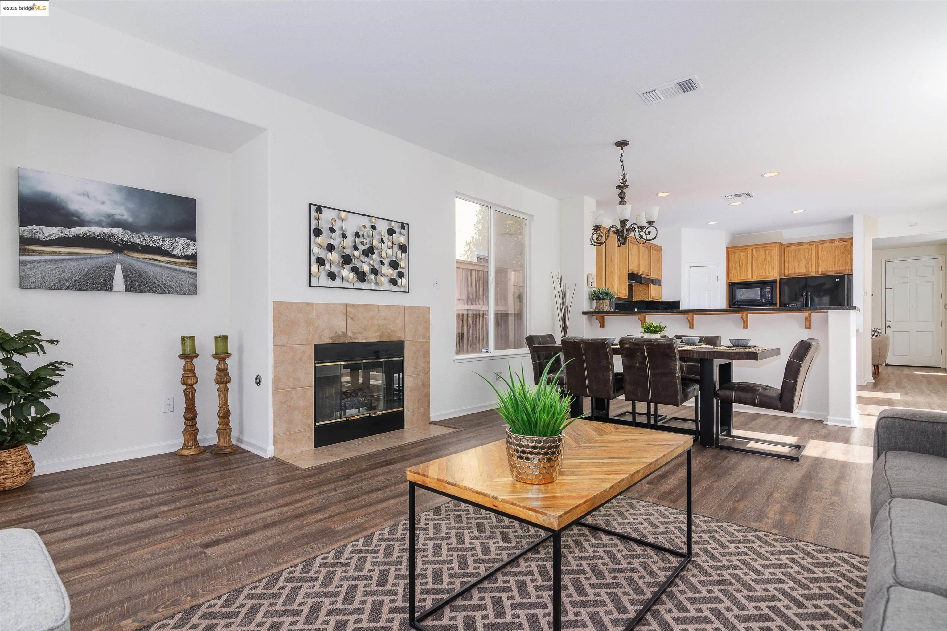 Detail Gallery Image 11 of 29 For 411 Canyon Ct, Vallejo,  CA 94591 - 3 Beds | 2/1 Baths