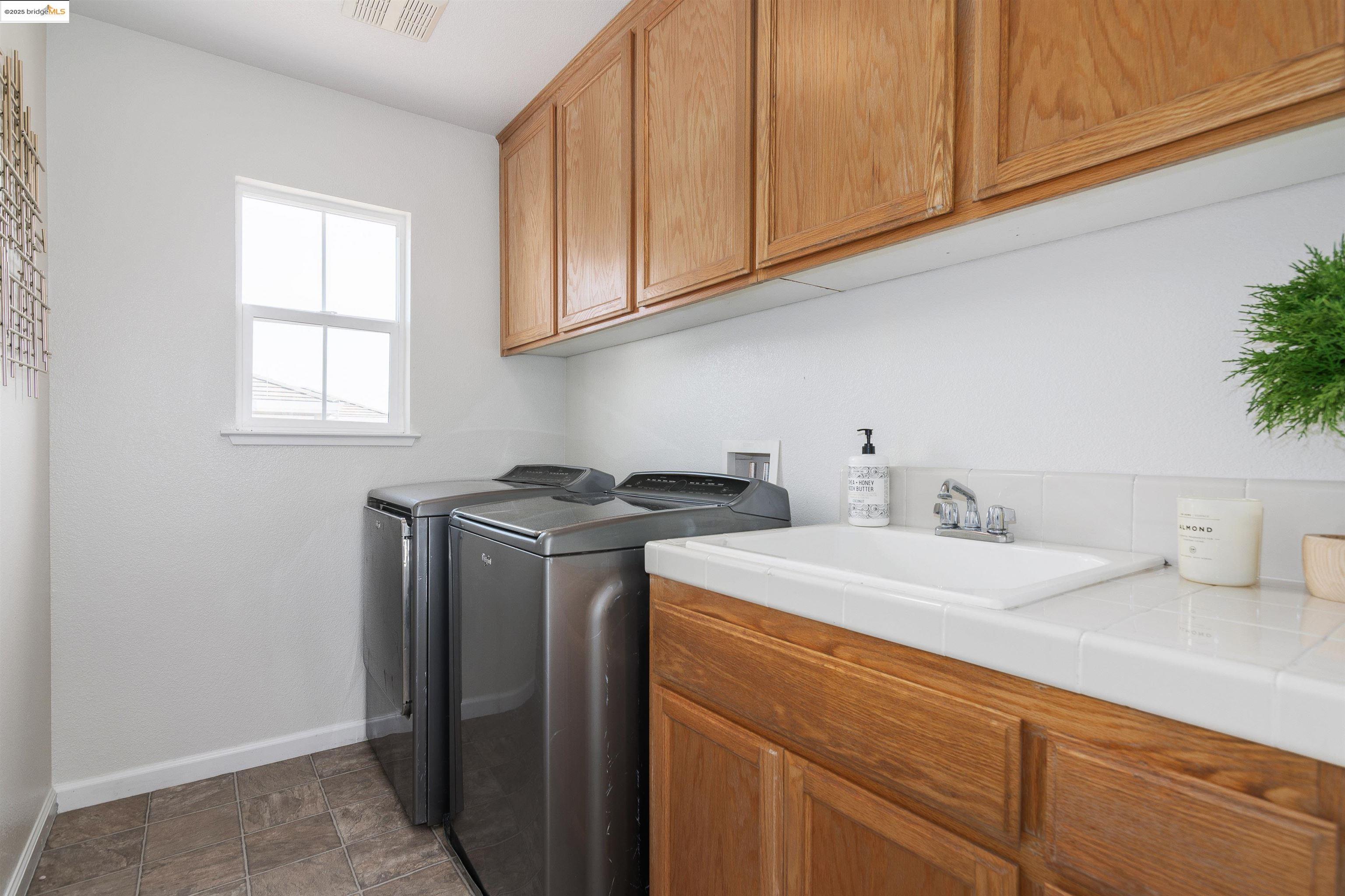 Detail Gallery Image 20 of 29 For 411 Canyon Ct, Vallejo,  CA 94591 - 3 Beds | 2/1 Baths