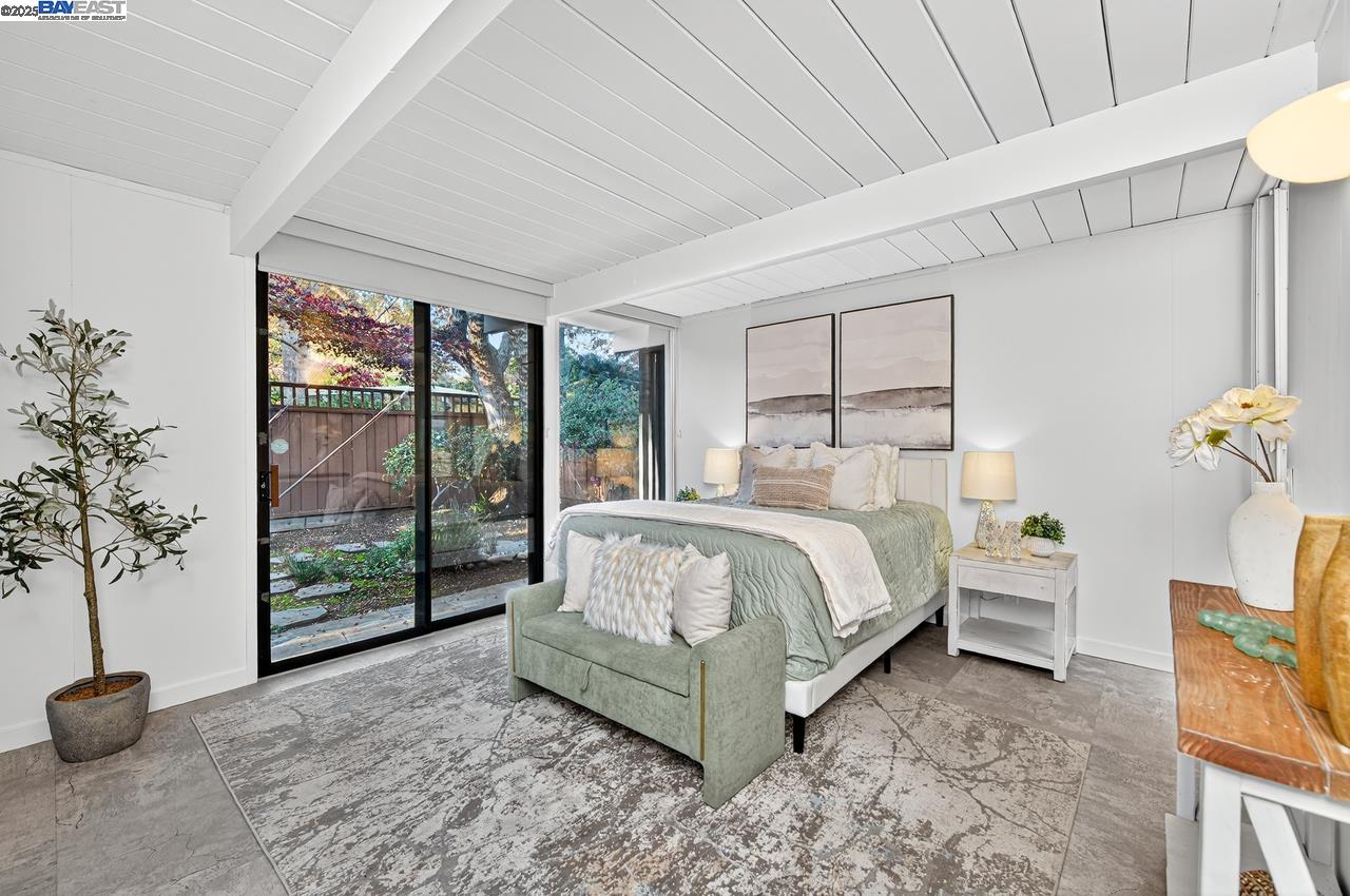 Detail Gallery Image 12 of 42 For 3482 Kenneth Dr, Palo Alto,  CA 94303 - 5 Beds | 2 Baths