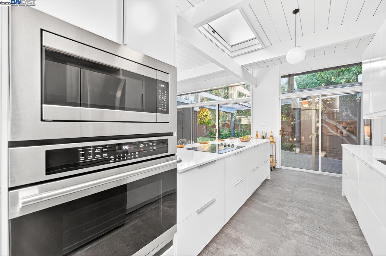 Detail Gallery Image 22 of 42 For 3482 Kenneth Dr, Palo Alto,  CA 94303 - 5 Beds | 2 Baths