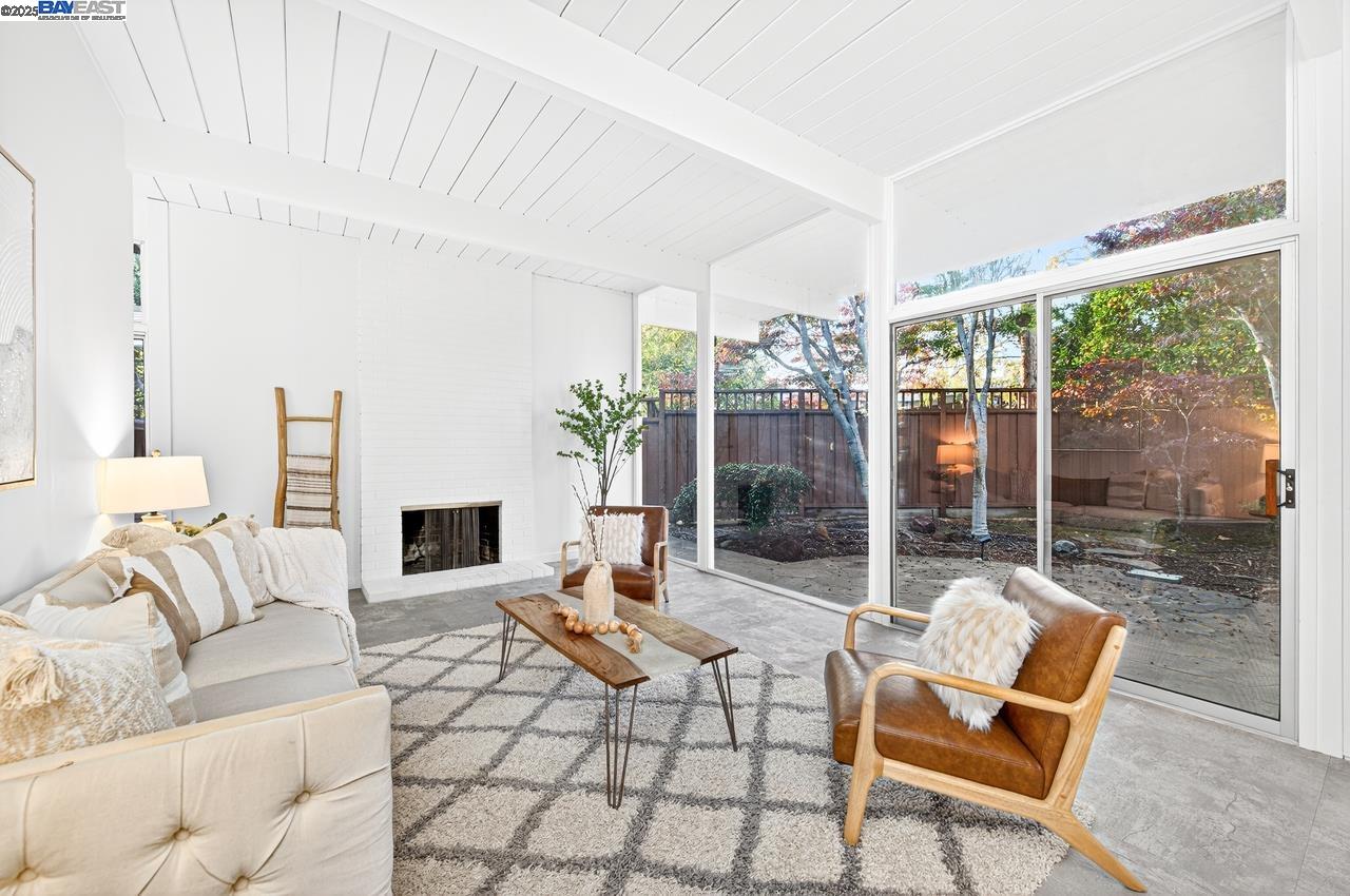 Detail Gallery Image 24 of 42 For 3482 Kenneth Dr, Palo Alto,  CA 94303 - 5 Beds | 2 Baths