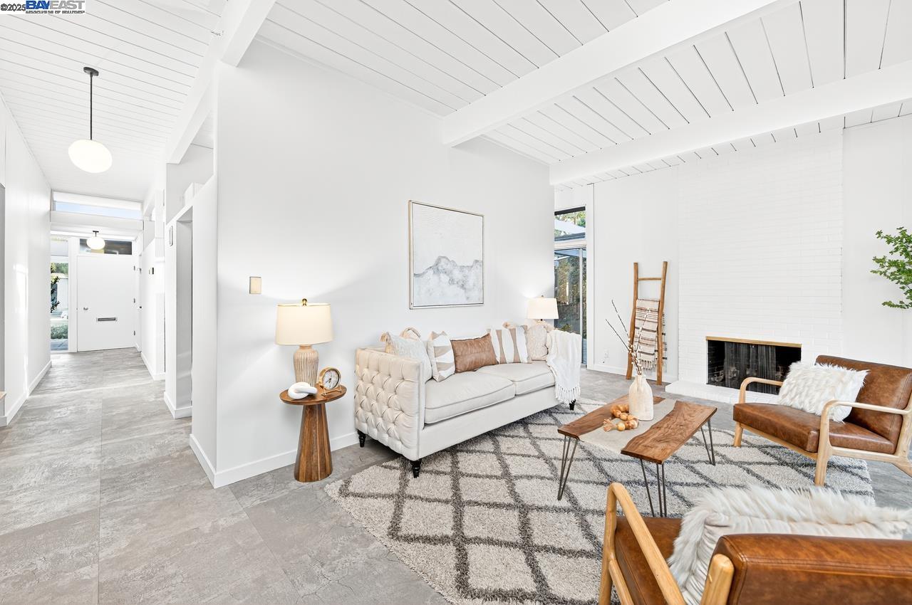 Detail Gallery Image 25 of 42 For 3482 Kenneth Dr, Palo Alto,  CA 94303 - 5 Beds | 2 Baths