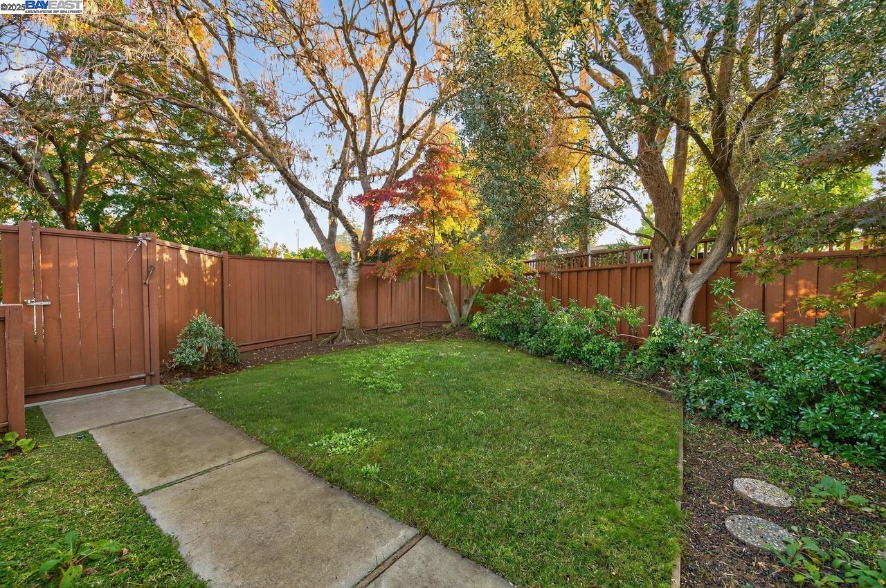 Detail Gallery Image 27 of 42 For 3482 Kenneth Dr, Palo Alto,  CA 94303 - 5 Beds | 2 Baths