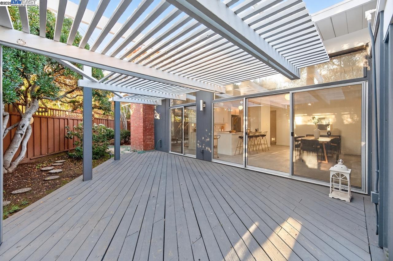 Detail Gallery Image 28 of 42 For 3482 Kenneth Dr, Palo Alto,  CA 94303 - 5 Beds | 2 Baths