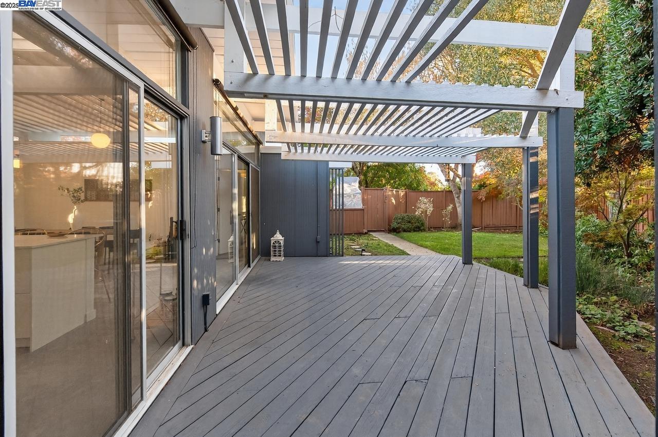 Detail Gallery Image 30 of 42 For 3482 Kenneth Dr, Palo Alto,  CA 94303 - 5 Beds | 2 Baths