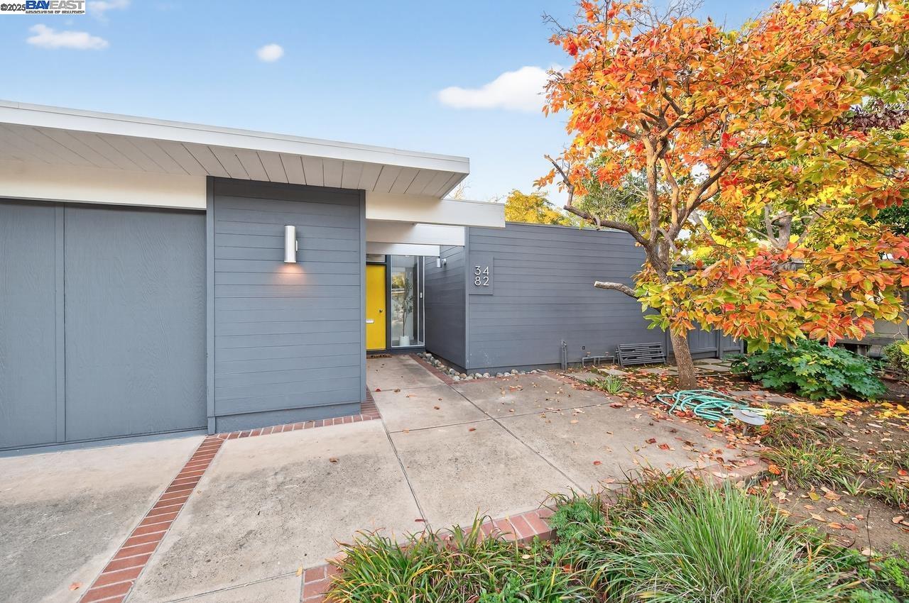 Detail Gallery Image 4 of 42 For 3482 Kenneth Dr, Palo Alto,  CA 94303 - 5 Beds | 2 Baths