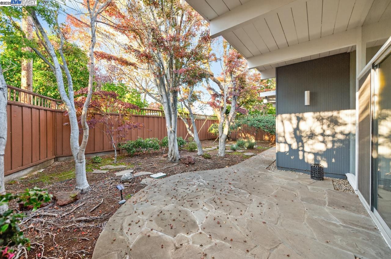 Detail Gallery Image 31 of 42 For 3482 Kenneth Dr, Palo Alto,  CA 94303 - 5 Beds | 2 Baths