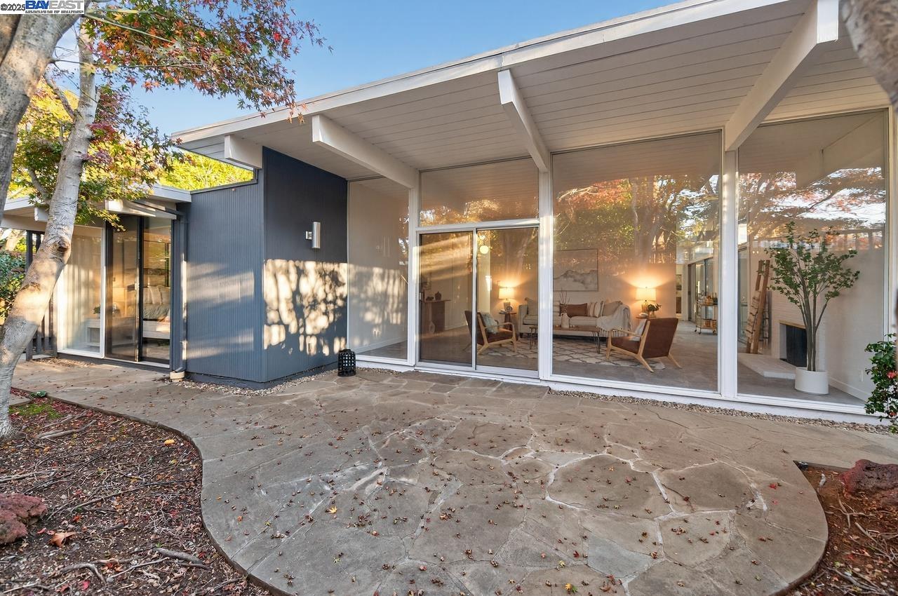 Detail Gallery Image 32 of 42 For 3482 Kenneth Dr, Palo Alto,  CA 94303 - 5 Beds | 2 Baths