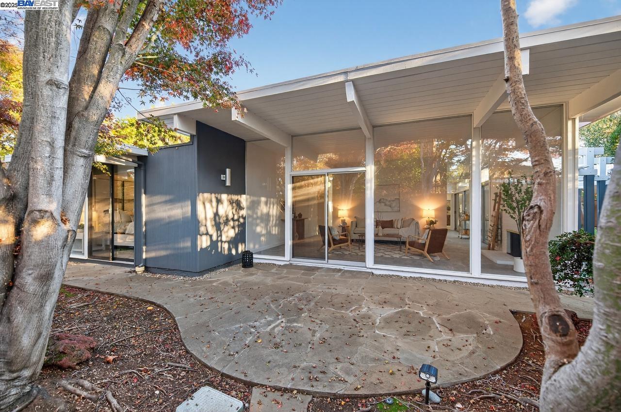 Detail Gallery Image 33 of 42 For 3482 Kenneth Dr, Palo Alto,  CA 94303 - 5 Beds | 2 Baths