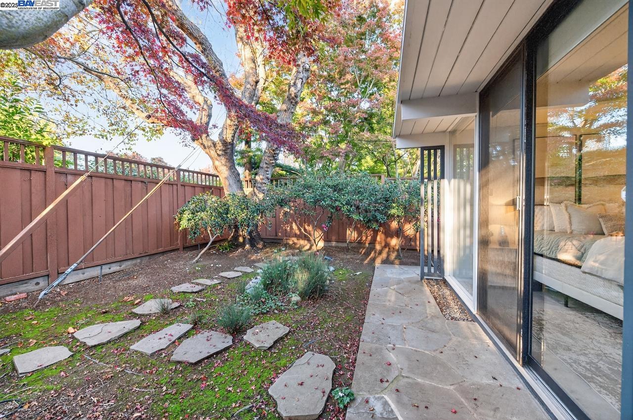 Detail Gallery Image 34 of 42 For 3482 Kenneth Dr, Palo Alto,  CA 94303 - 5 Beds | 2 Baths