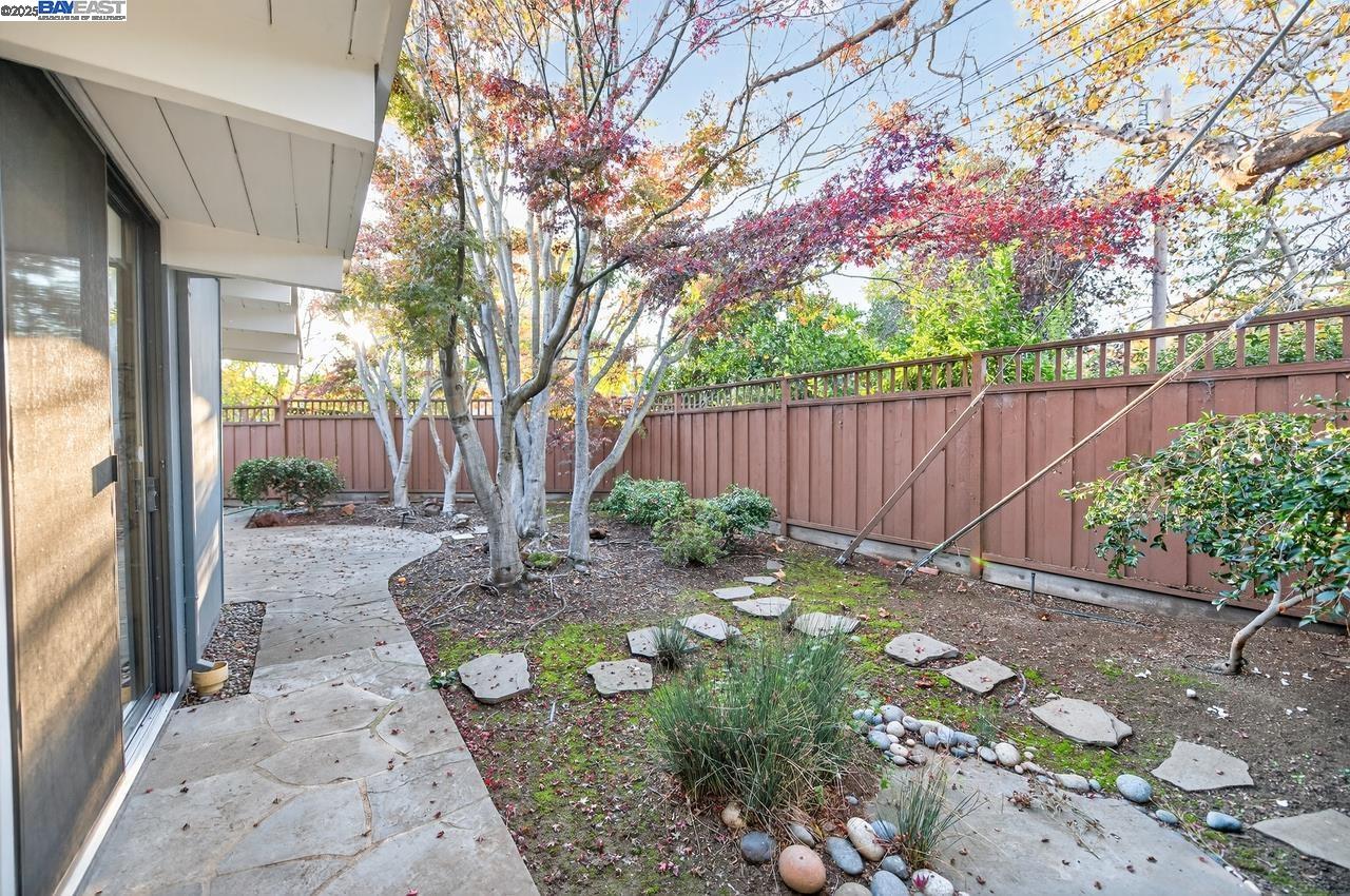 Detail Gallery Image 35 of 42 For 3482 Kenneth Dr, Palo Alto,  CA 94303 - 5 Beds | 2 Baths