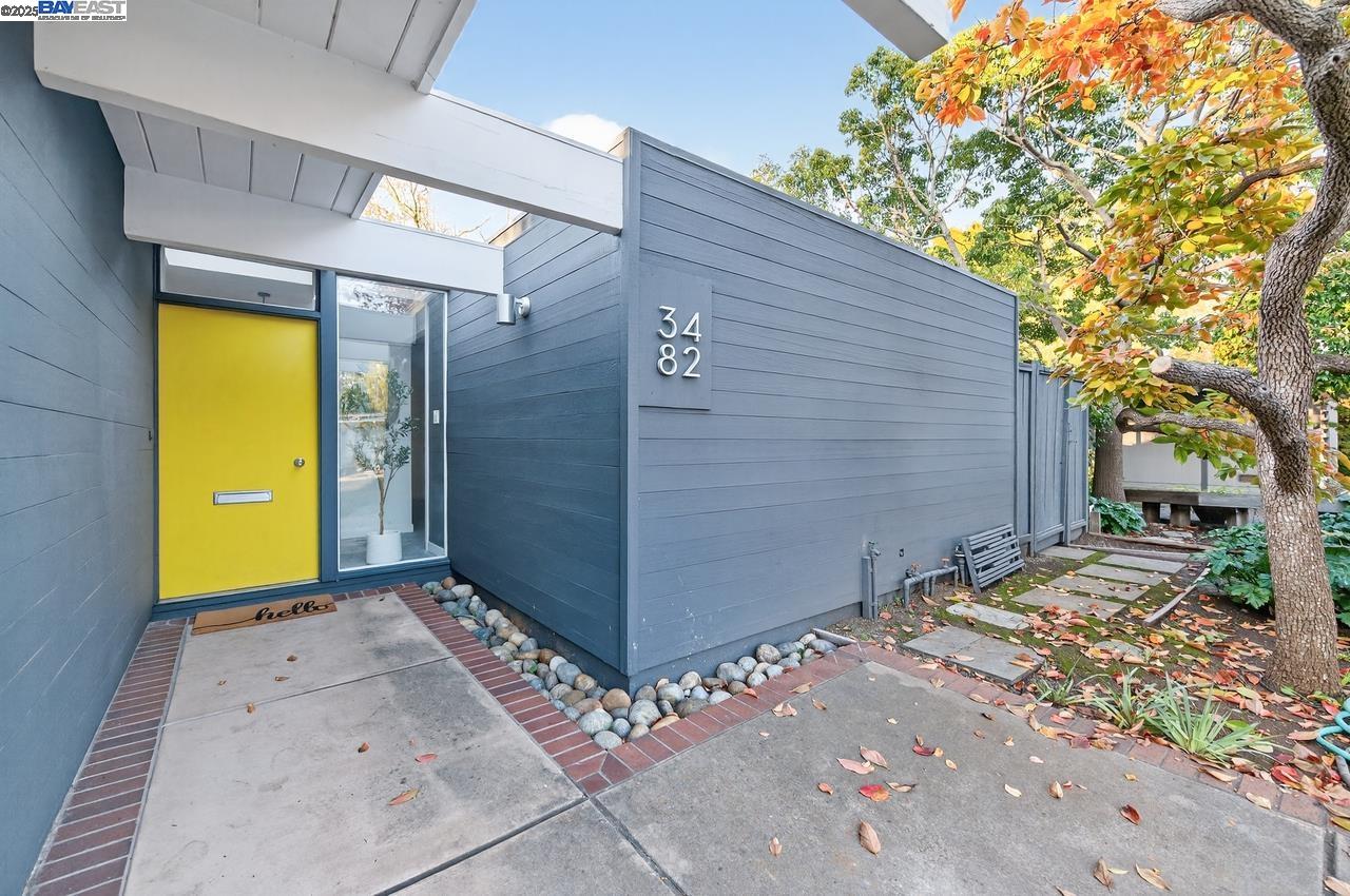 Detail Gallery Image 5 of 42 For 3482 Kenneth Dr, Palo Alto,  CA 94303 - 5 Beds | 2 Baths