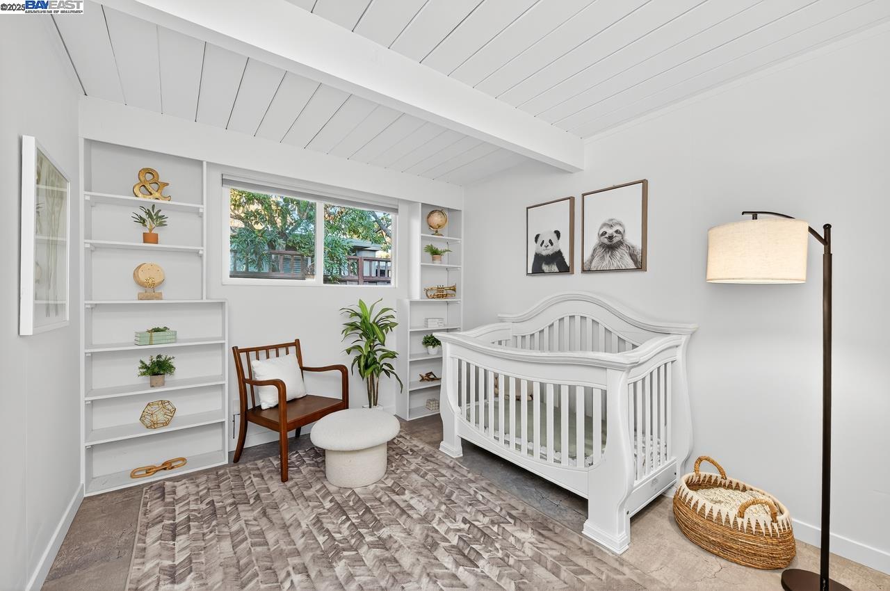 Detail Gallery Image 8 of 42 For 3482 Kenneth Dr, Palo Alto,  CA 94303 - 5 Beds | 2 Baths