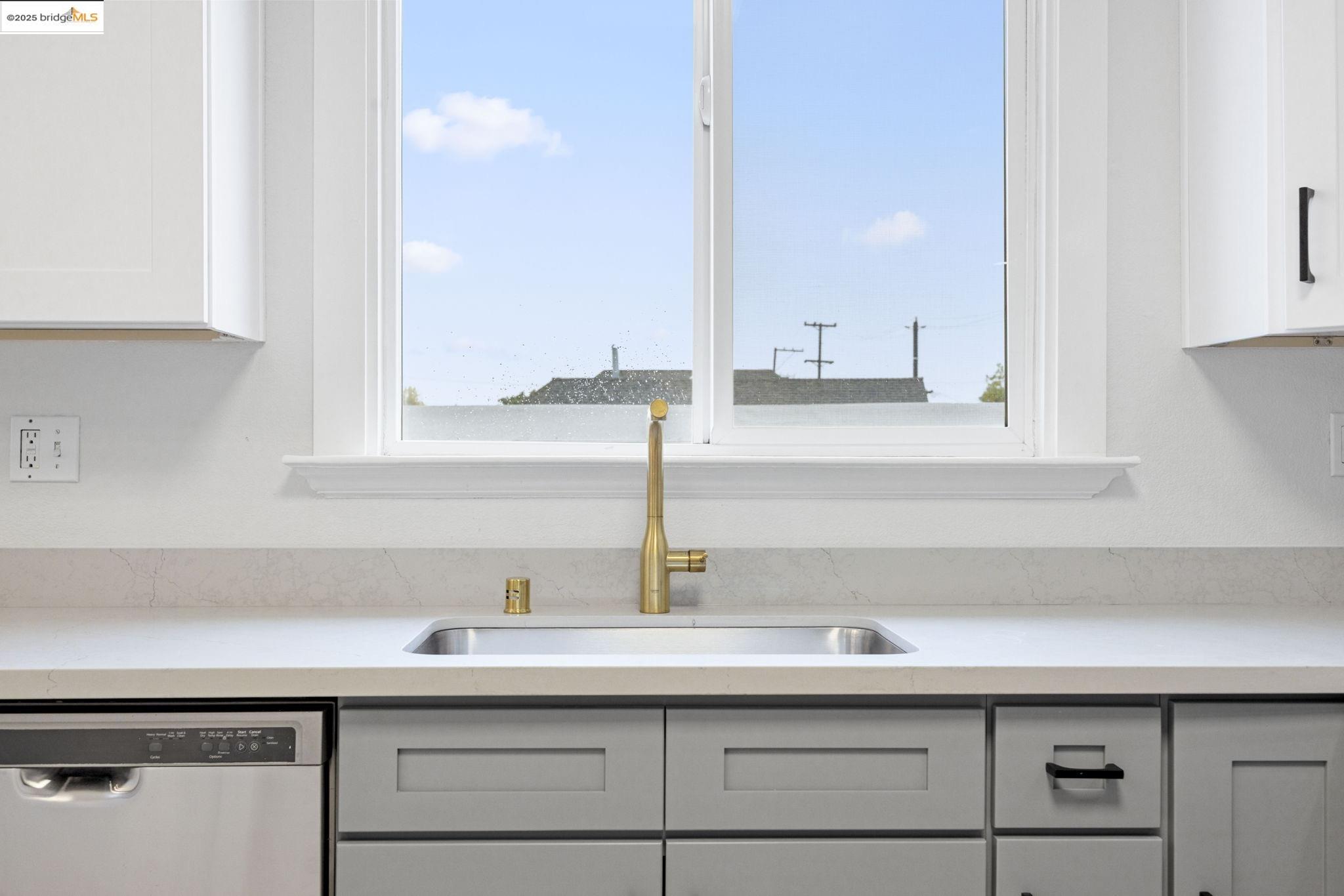 Detail Gallery Image 4 of 21 For 685 37th Street #687,  Oakland,  CA 94609 - 2 Beds | 1 Baths