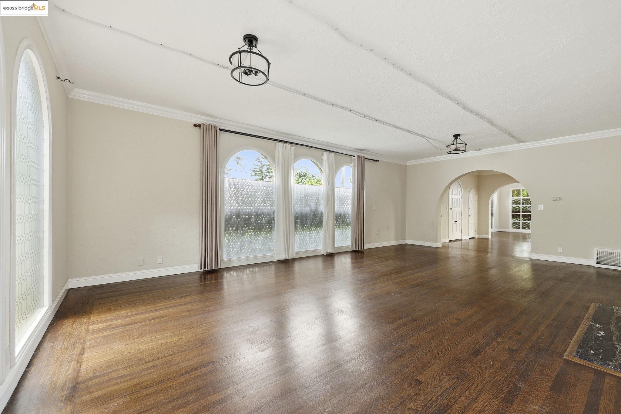 Detail Gallery Image 13 of 28 For 5449 Barrett Ave, El Cerrito,  CA 94530 - 4 Beds | 4/1 Baths