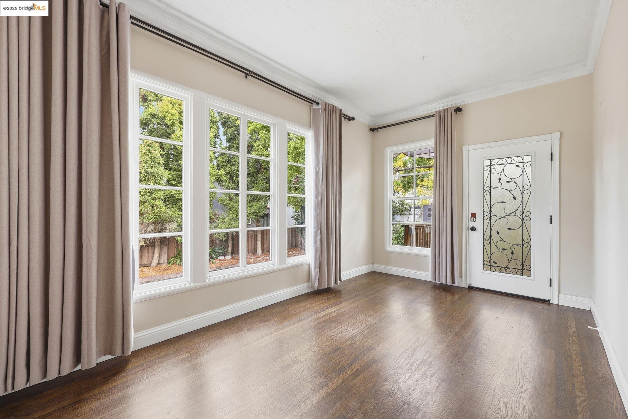 Detail Gallery Image 14 of 29 For 5449 Barrett Ave, El Cerrito,  CA 94530 - 4 Beds | 4/1 Baths