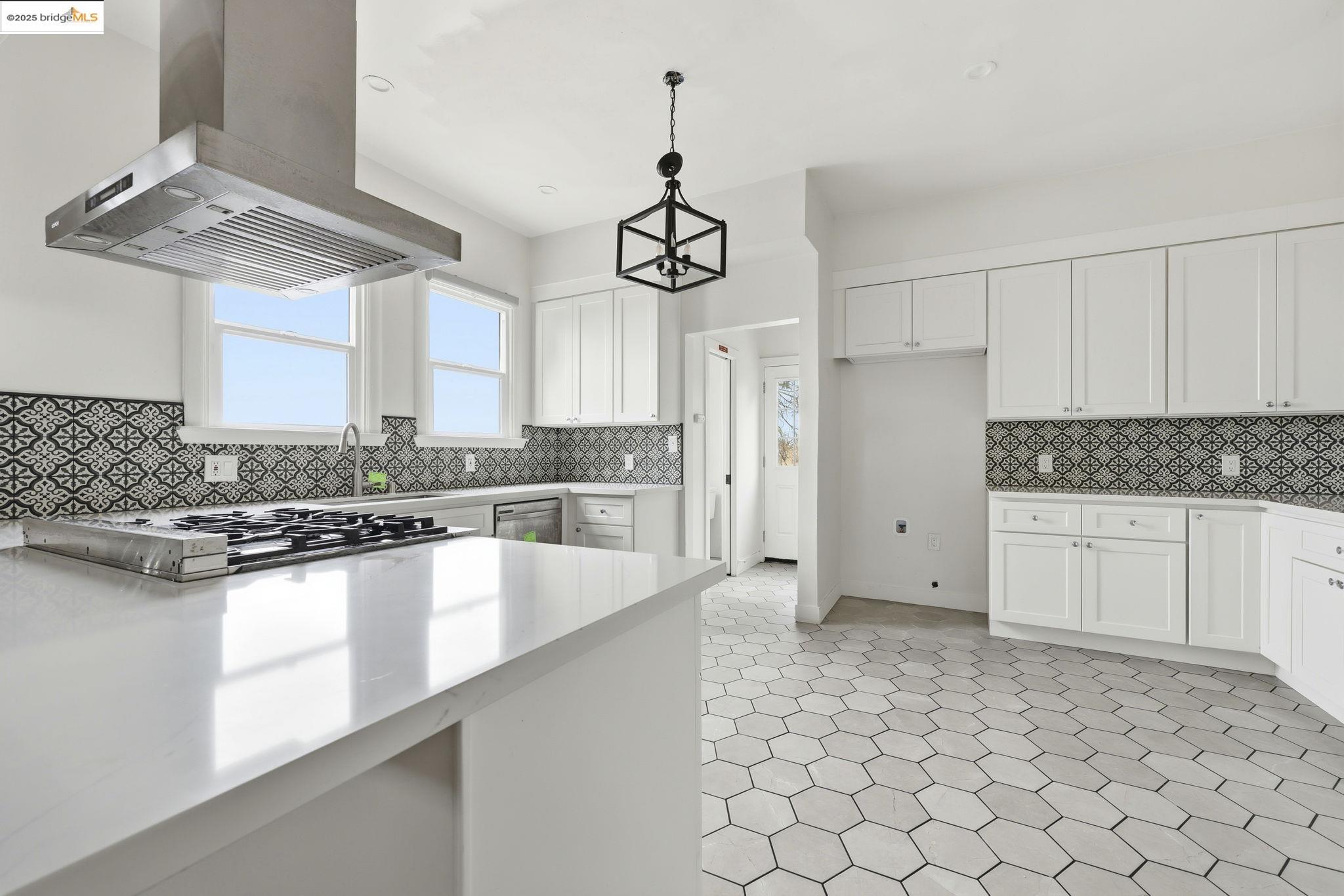 Detail Gallery Image 16 of 28 For 5449 Barrett Ave, El Cerrito,  CA 94530 - 4 Beds | 4/1 Baths