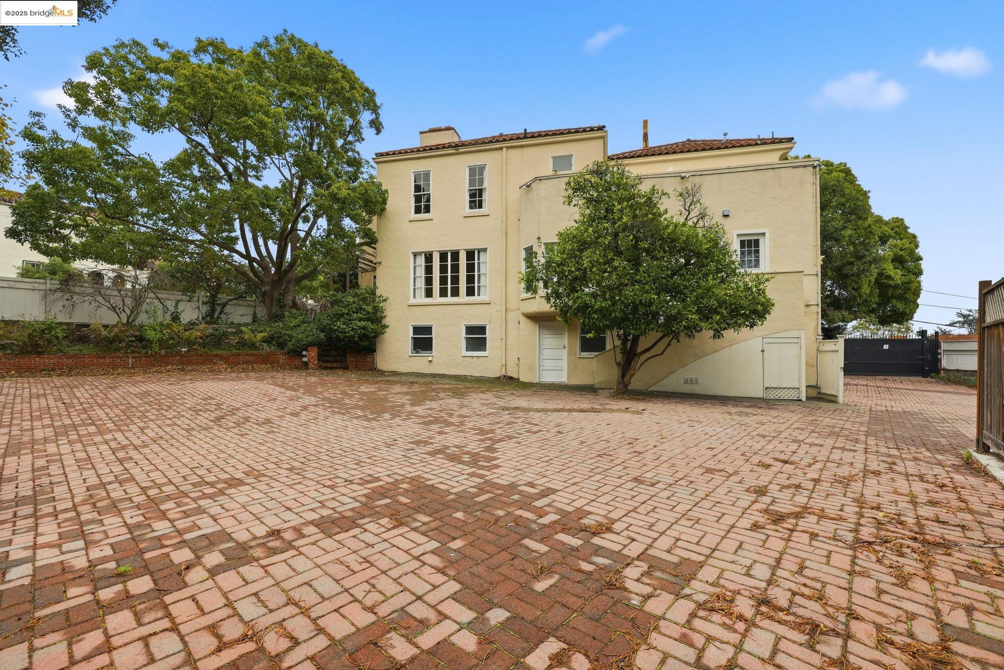 Detail Gallery Image 24 of 28 For 5449 Barrett Ave, El Cerrito,  CA 94530 - 4 Beds | 4/1 Baths