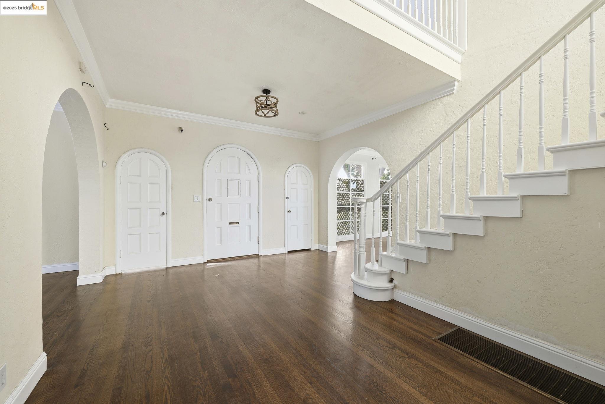 Detail Gallery Image 7 of 29 For 5449 Barrett Ave, El Cerrito,  CA 94530 - 4 Beds | 4/1 Baths