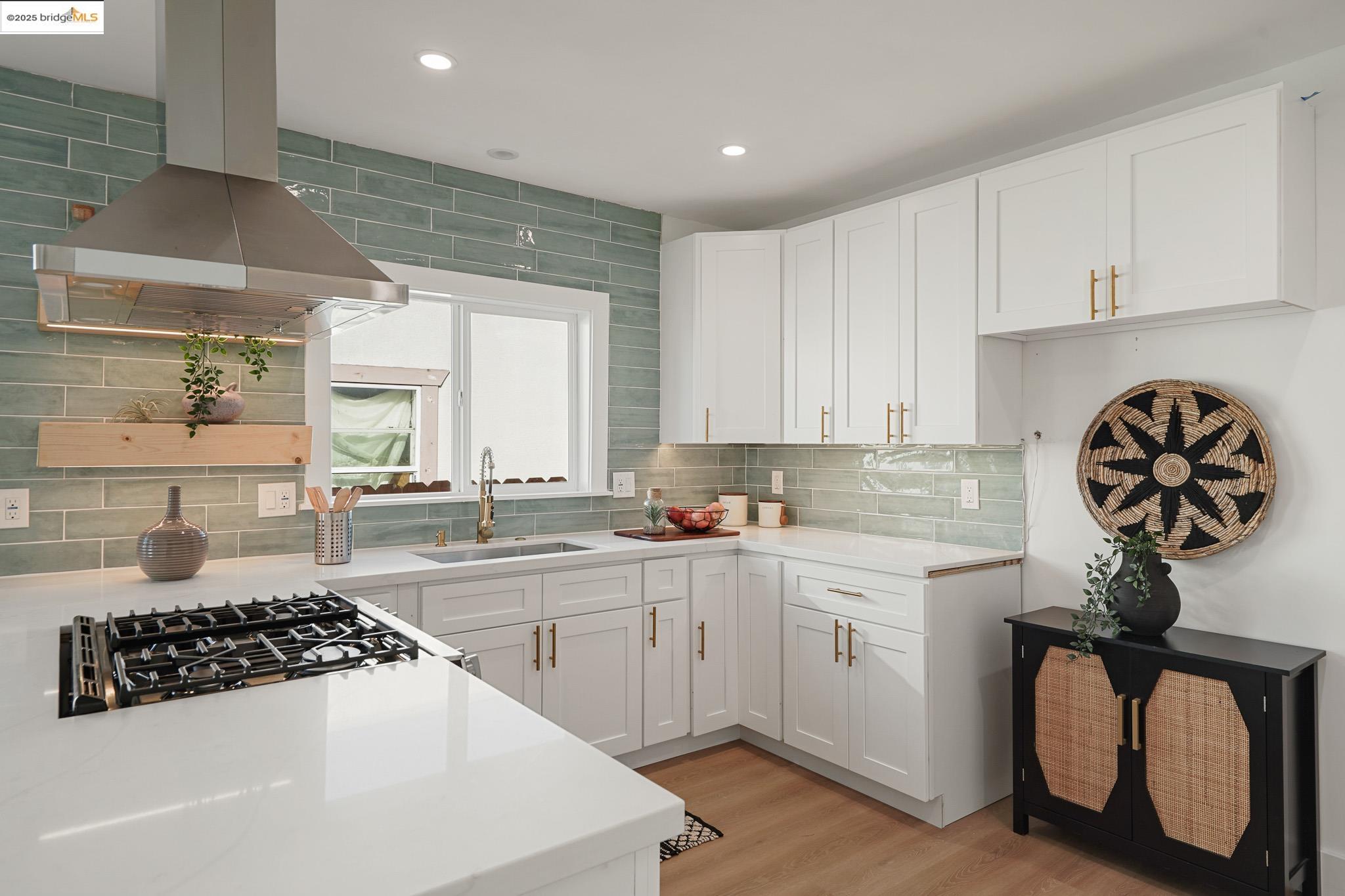 Detail Gallery Image 11 of 34 For 2644 77th Ave, Oakland,  CA 94605 - 3 Beds | 2 Baths