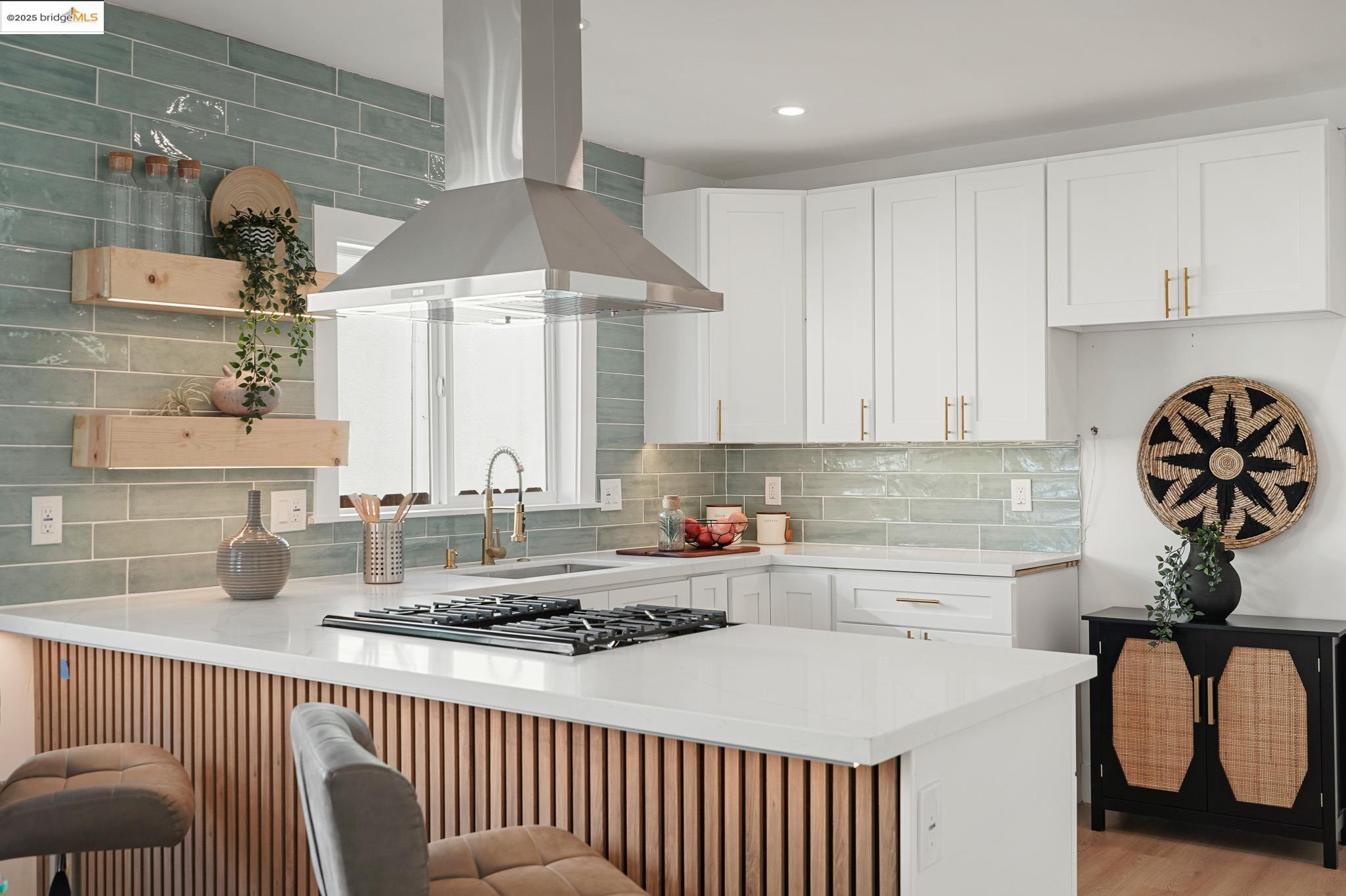 Detail Gallery Image 3 of 34 For 2644 77th Ave, Oakland,  CA 94605 - 3 Beds | 2 Baths