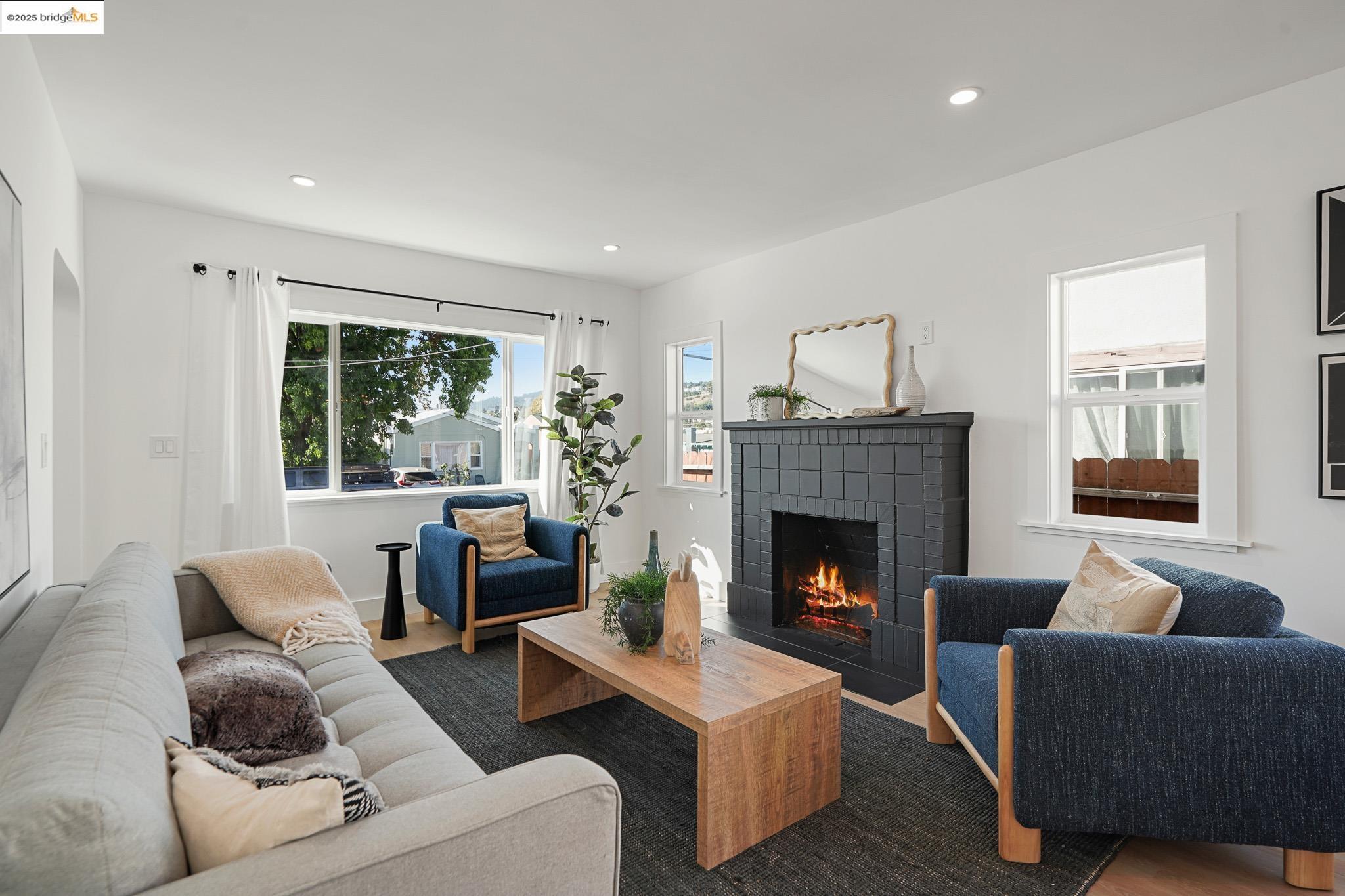 Detail Gallery Image 4 of 34 For 2644 77th Ave, Oakland,  CA 94605 - 3 Beds | 2 Baths