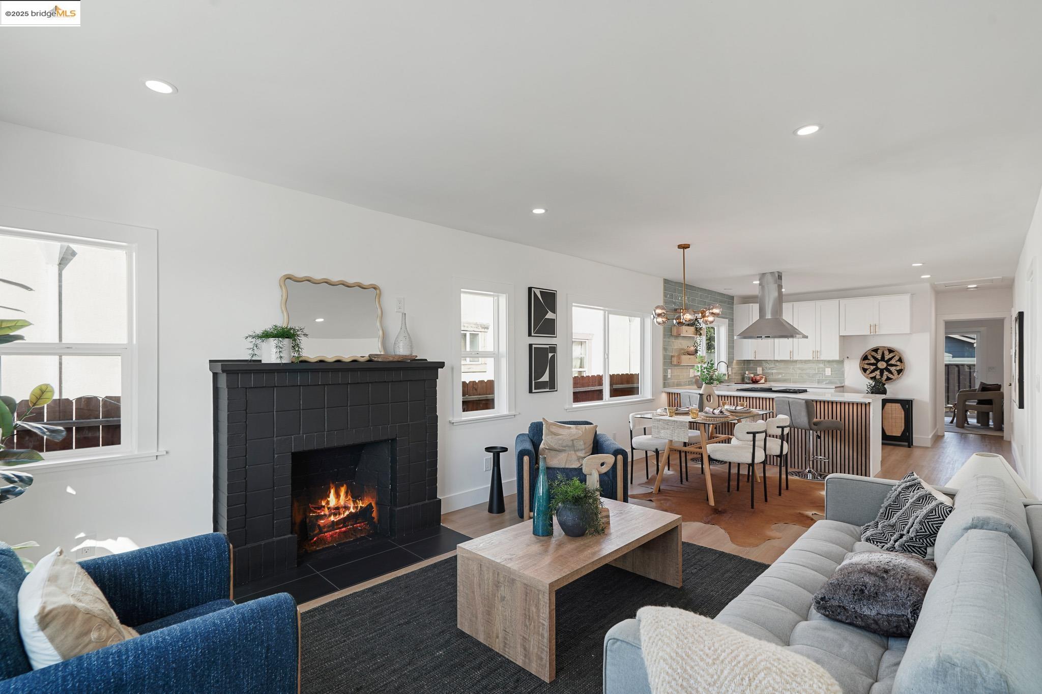 Detail Gallery Image 5 of 34 For 2644 77th Ave, Oakland,  CA 94605 - 3 Beds | 2 Baths