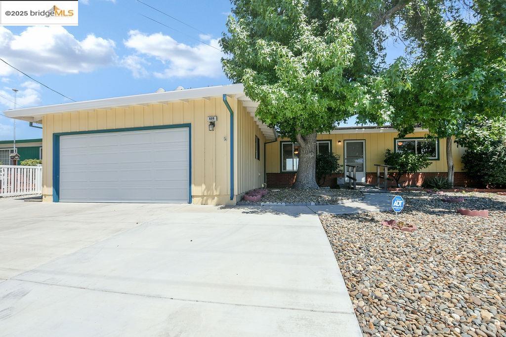 Detail Gallery Image 2 of 28 For 609 Lynn Ave, Antioch,  CA 94509 - 3 Beds | 2 Baths