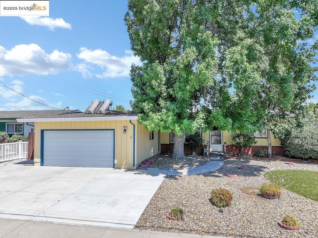 Detail Gallery Image 3 of 28 For 609 Lynn Ave, Antioch,  CA 94509 - 3 Beds | 2 Baths