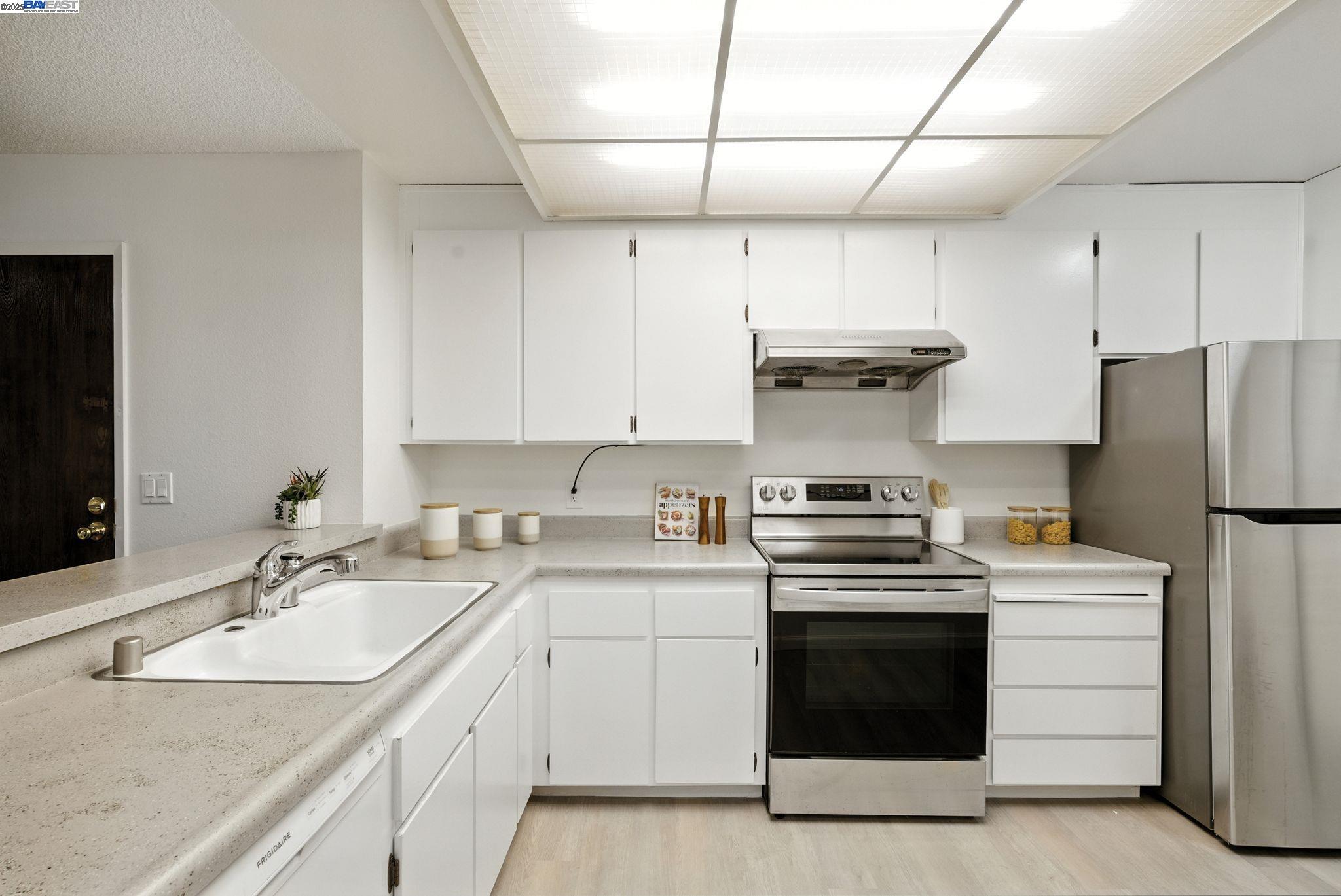 Detail Gallery Image 12 of 55 For 332 Philip Dr #303,  Daly City,  CA 94015 - 2 Beds | 2 Baths