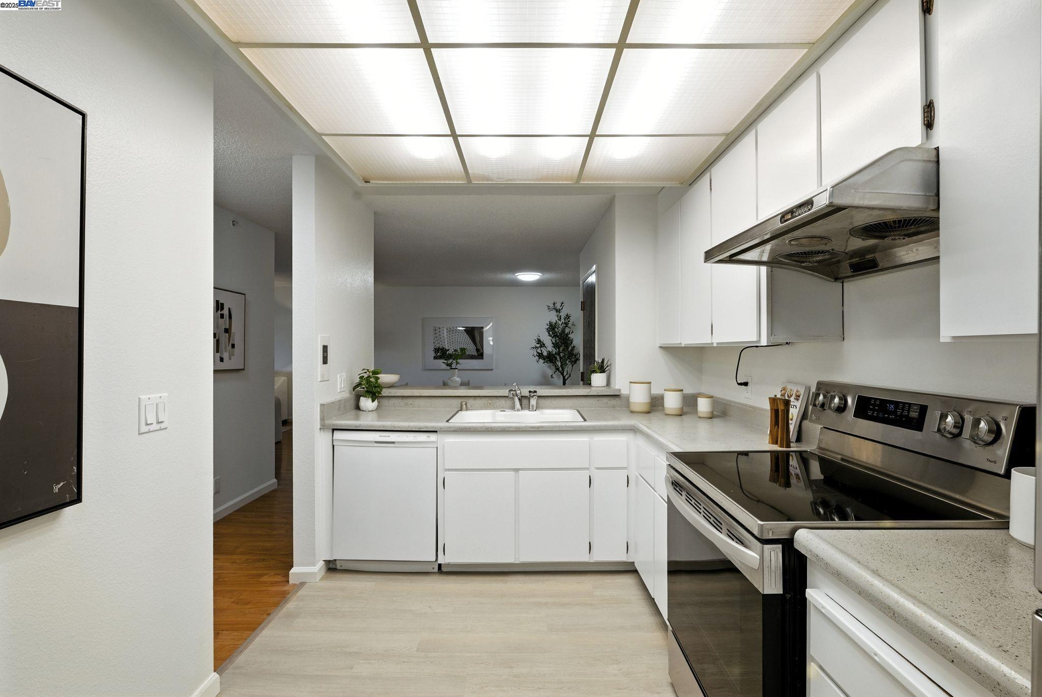 Detail Gallery Image 13 of 55 For 332 Philip Dr #303,  Daly City,  CA 94015 - 2 Beds | 2 Baths