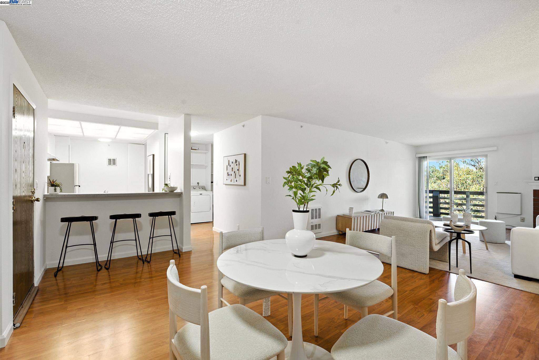 Detail Gallery Image 6 of 55 For 332 Philip Dr #303,  Daly City,  CA 94015 - 2 Beds | 2 Baths