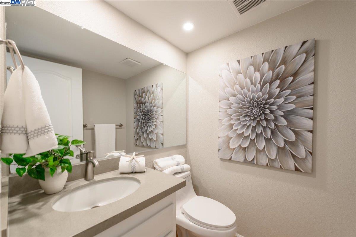 Detail Gallery Image 17 of 38 For 984 Waverly Cmn, Livermore,  CA 94551 - 3 Beds | 2/1 Baths