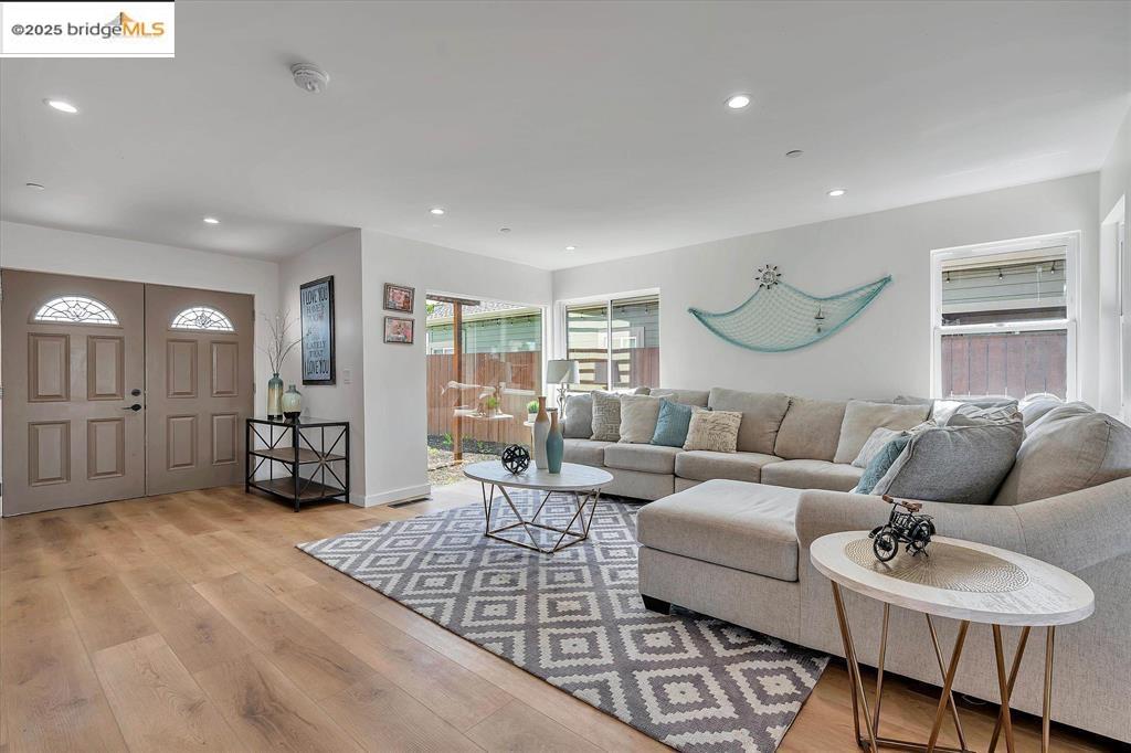 Detail Gallery Image 3 of 34 For 1642 Dune Point Ct, Discovery Bay,  CA 94505 - 6 Beds | 4/1 Baths