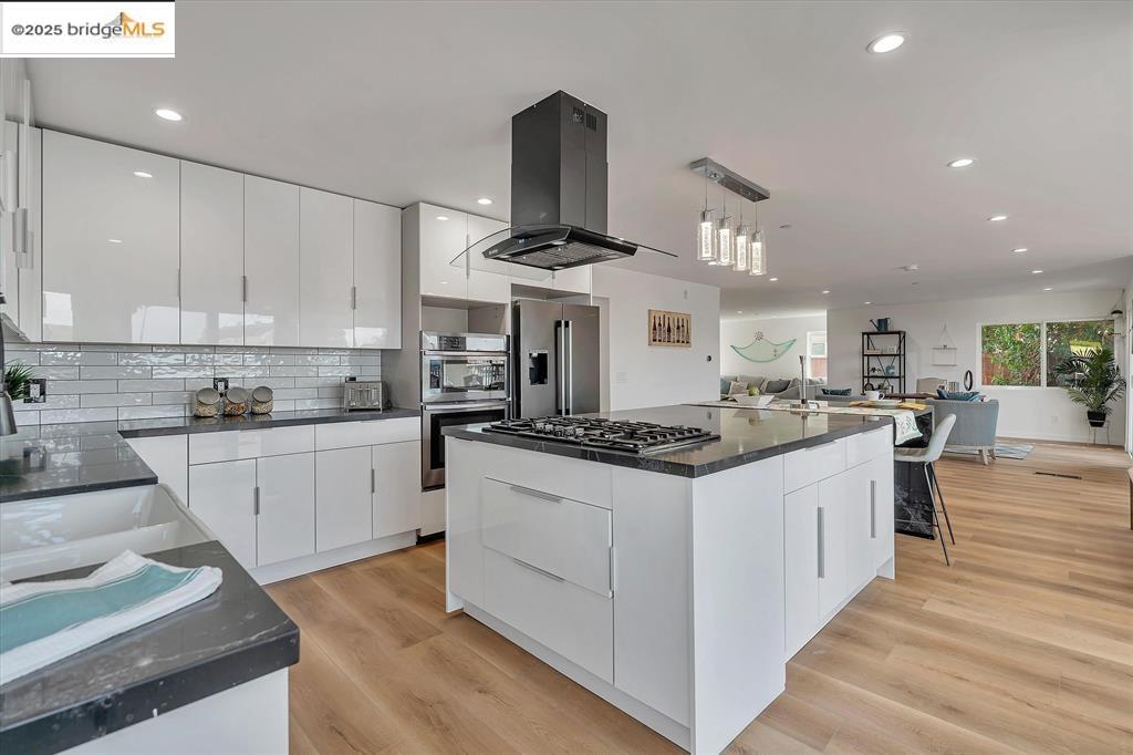 Detail Gallery Image 9 of 34 For 1642 Dune Point Ct, Discovery Bay,  CA 94505 - 6 Beds | 4/1 Baths