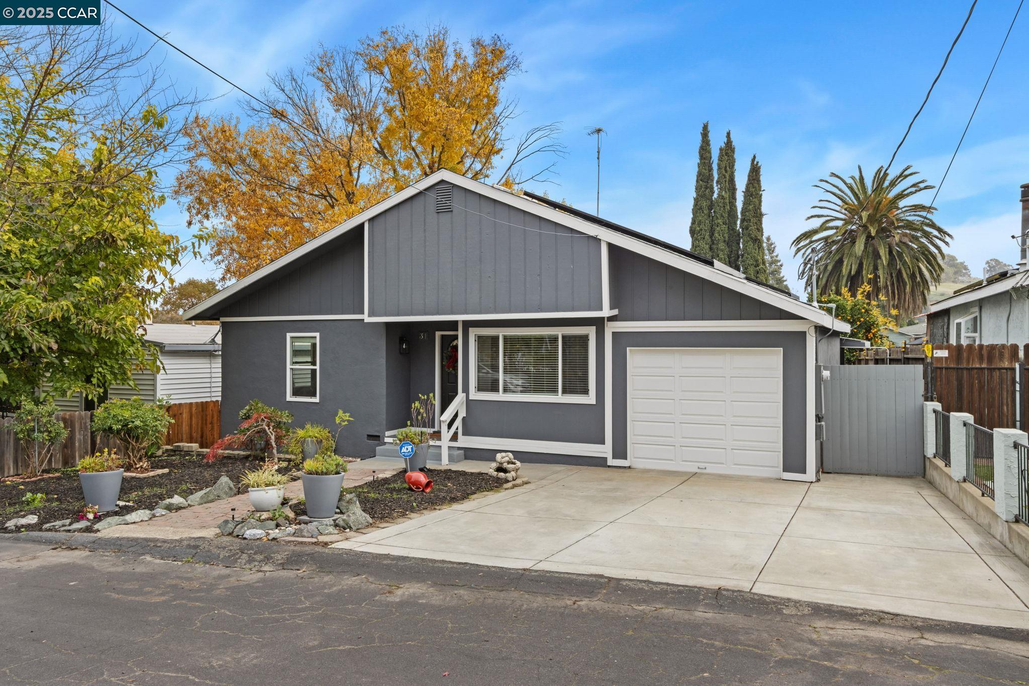 Detail Gallery Image 2 of 39 For 31 Adelaide Dr, Martinez,  CA 94553 - 2 Beds | 2 Baths