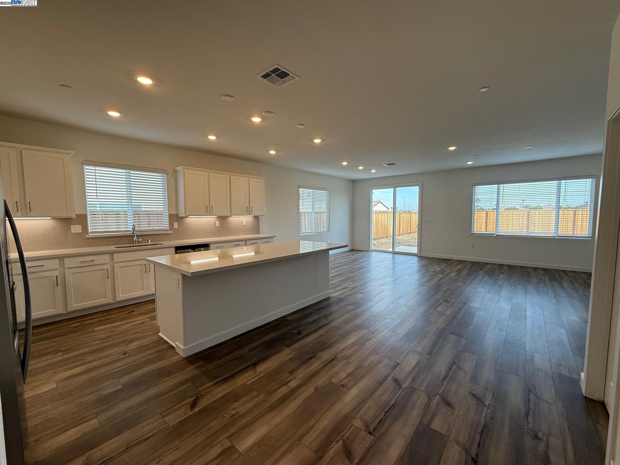 Detail Gallery Image 3 of 16 For 1013 Bluebell Circle, Discovery Bay,  CA 94505-9376 - 3 Beds | 2 Baths