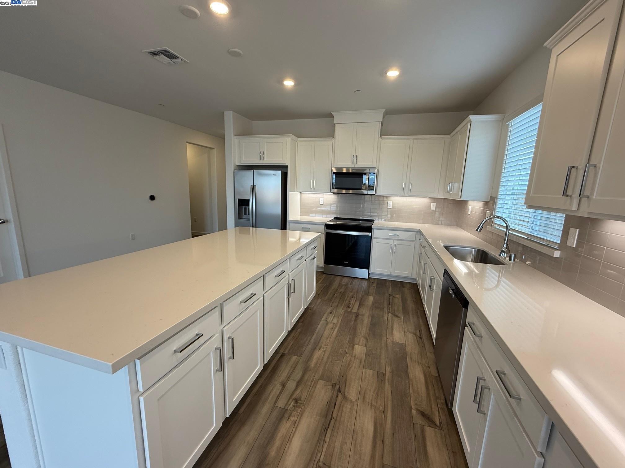 Detail Gallery Image 4 of 16 For 1013 Bluebell Circle, Discovery Bay,  CA 94505-9376 - 3 Beds | 2 Baths