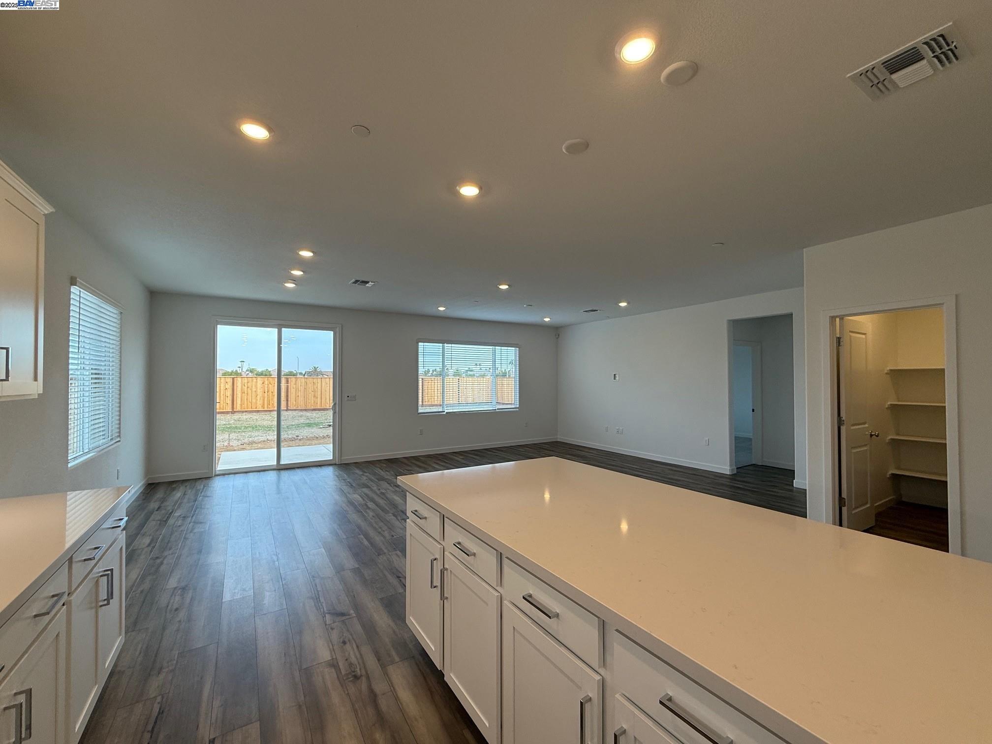 Detail Gallery Image 5 of 16 For 1013 Bluebell Circle, Discovery Bay,  CA 94505-9376 - 3 Beds | 2 Baths